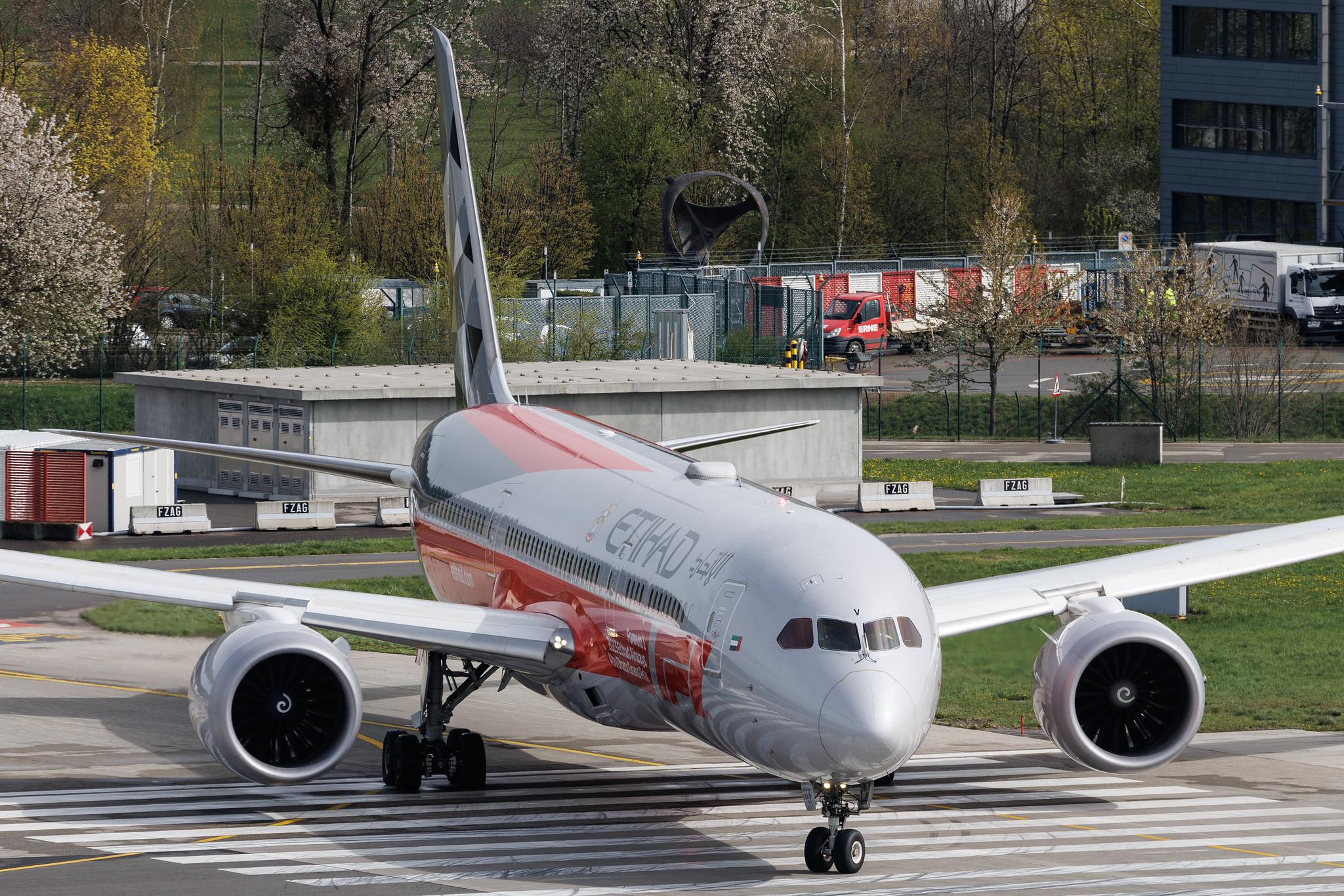 Flughafen Zürich: Etihad Airways (EY / ETD) | Livery: Abu Dhabi Grand Prix Livery | Boeing 787-9 Dreamliner B789 | A6-BLV | MSN 39676