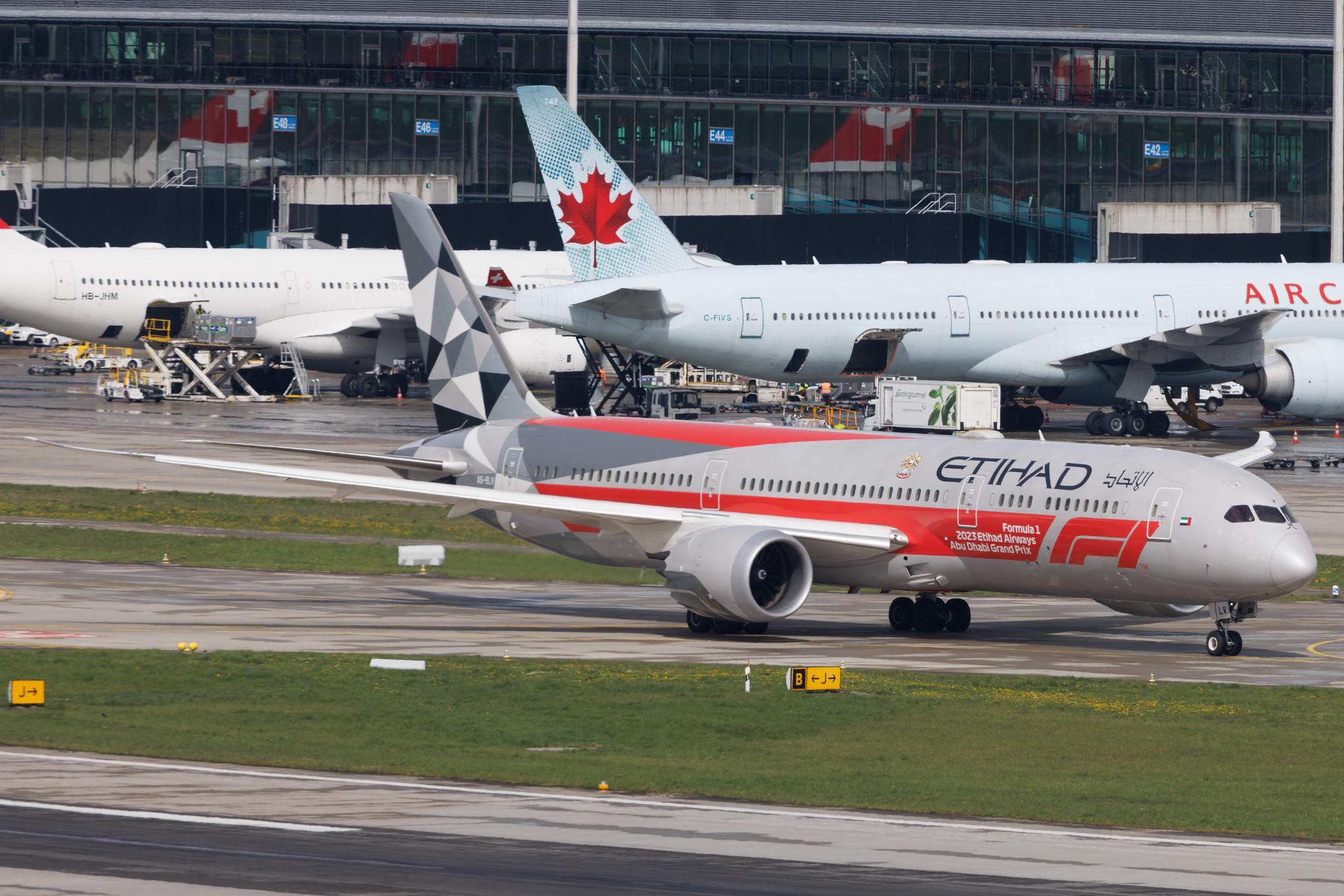 Flughafen Zürich: Etihad Airways (EY / ETD) | Livery: Abu Dhabi Grand Prix Livery | Boeing 787-9 Dreamliner B789 | A6-BLV | MSN 39676