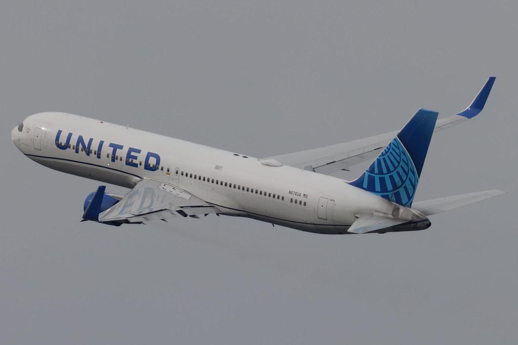 Flughafen Zürich: United Airlines (UA / UAL) | Boeing 767-322(ER) B763 | N676UA | MSN 30028