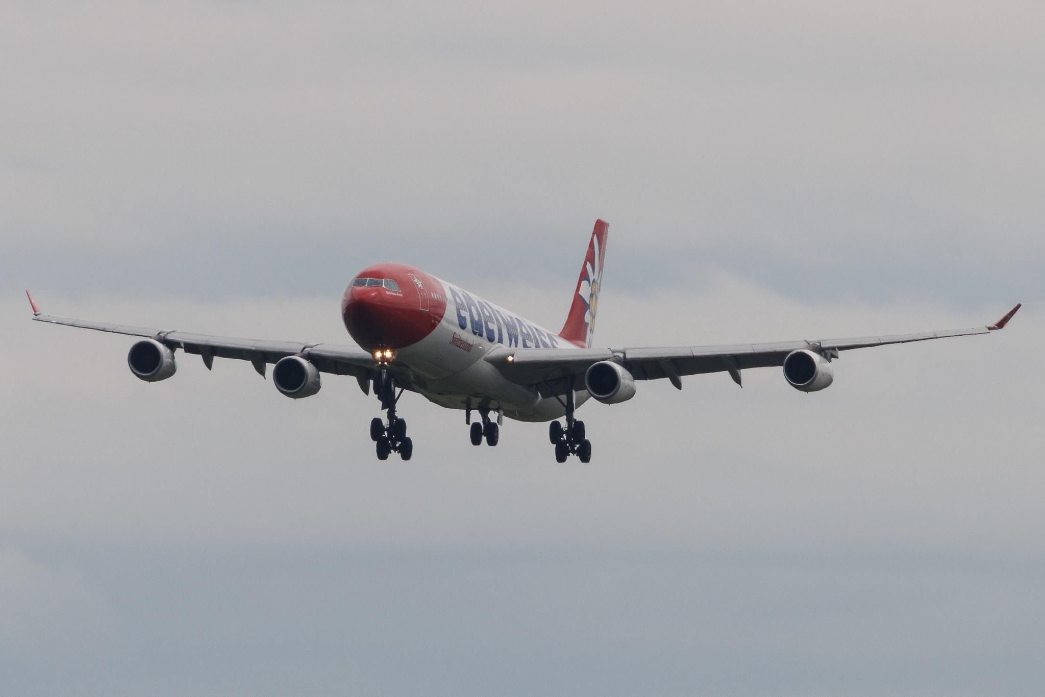 Flughafen Zürich: Edelweiss Air (WK / EDW) | Airbus A340-313 A343 | HB-JMG | MSN 0562