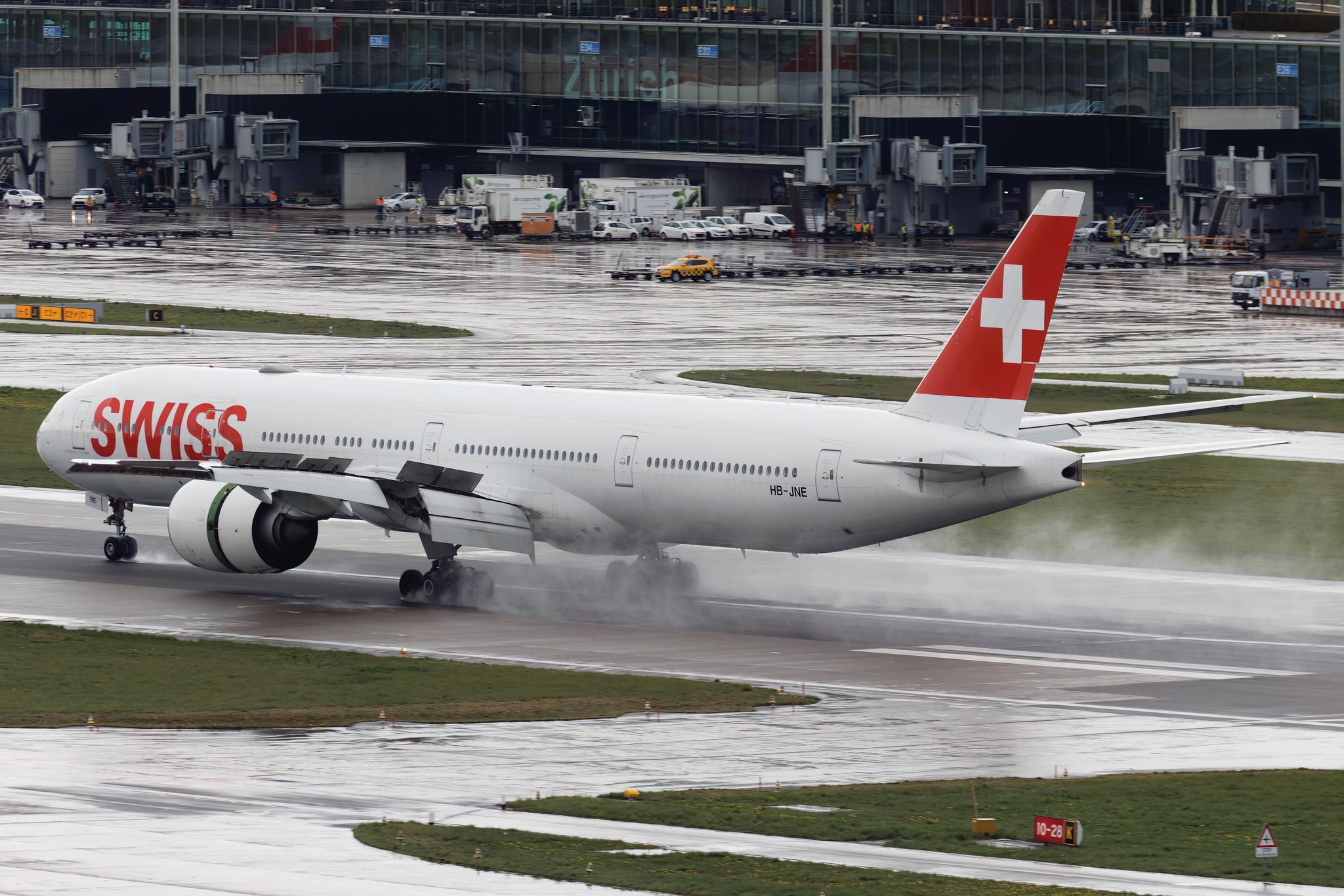 Flughafen Zürich: Swiss (LX / SWR) |  Boeing 777-3DE(ER) B77W | HB-JNE | MSN 44586