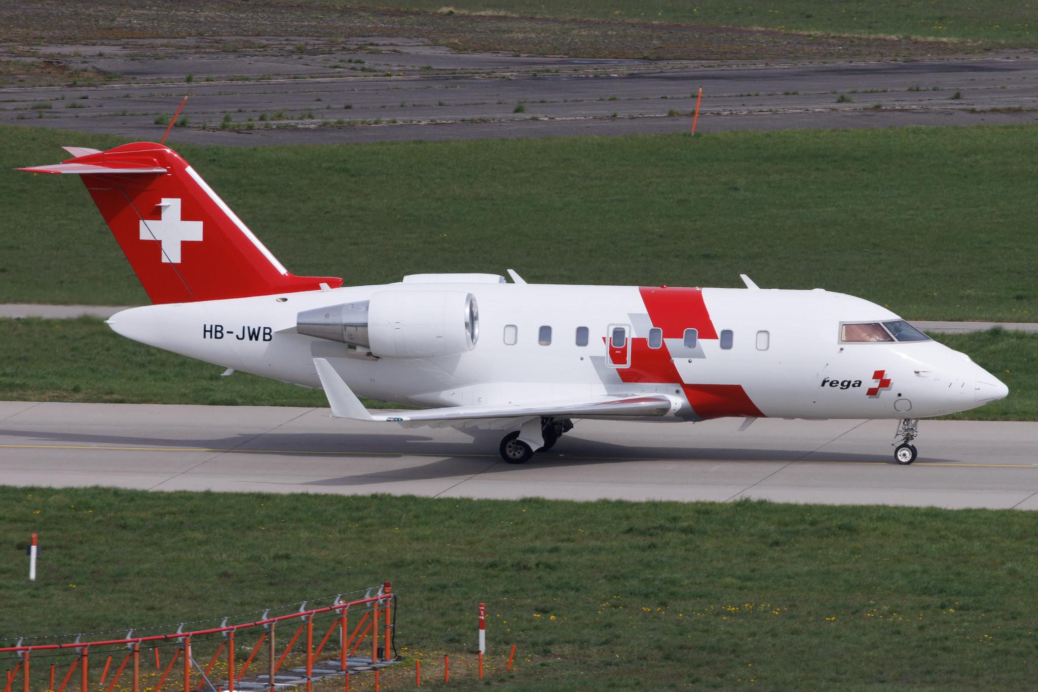 Flughafen Zürich: Rega - Swiss Air Ambulance (/ SAZ) | Operator: Swiss Air-Ambulance | Bombardier Challenger 650 CL60 | HB-JWB | MSN 6105
