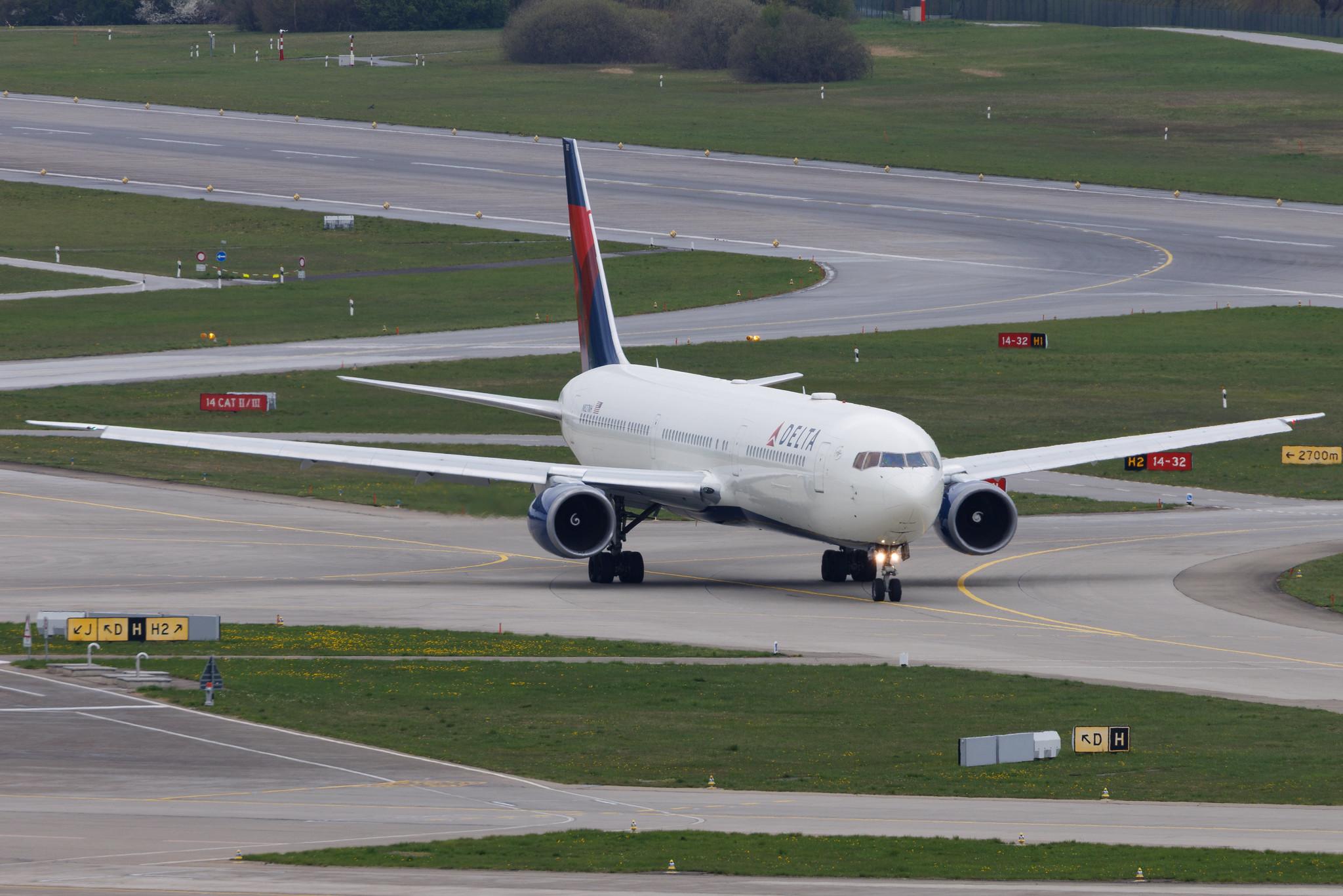 Flughafen Zürich: Delta Air Lines (DL / DAL) | Boeing 767-432(ER) B764 | N827MH | MSN 29705