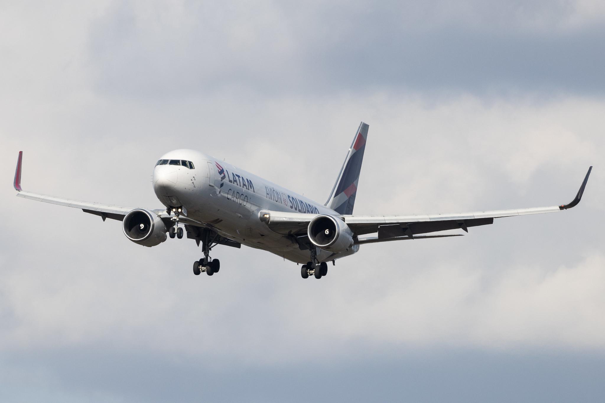 Frankfurt Airport: LATAM Cargo (UC / LCO) | Livery: Avion Solidario Livery | Boeing 767-316F(ER) B763 | N534LA | MSN 32572