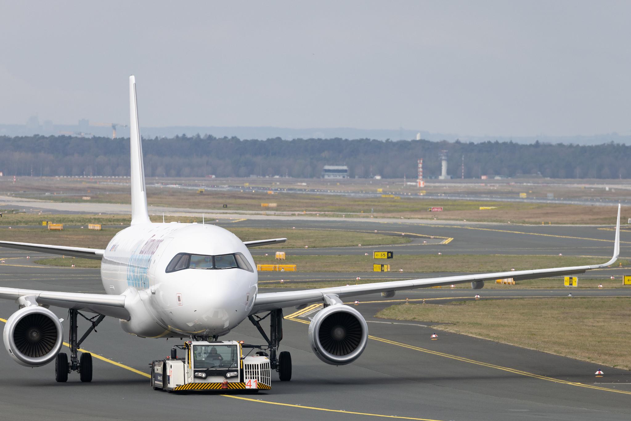 Frankfurt Airport: Lufthansa (LH / DLH) | Airbus A320-214 A320 | D-AIUZ | MSN 7625