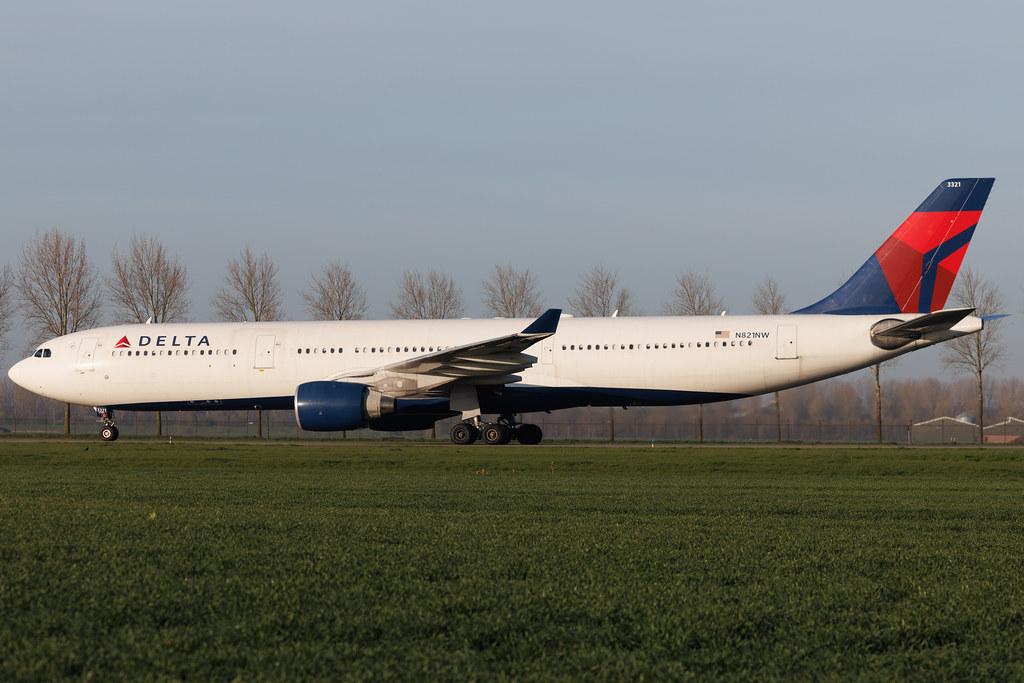 Amsterdam Schiphol: Delta Air Lines (DL / DAL) | Airbus A330-323 A333 | N821NW | MSN 0865