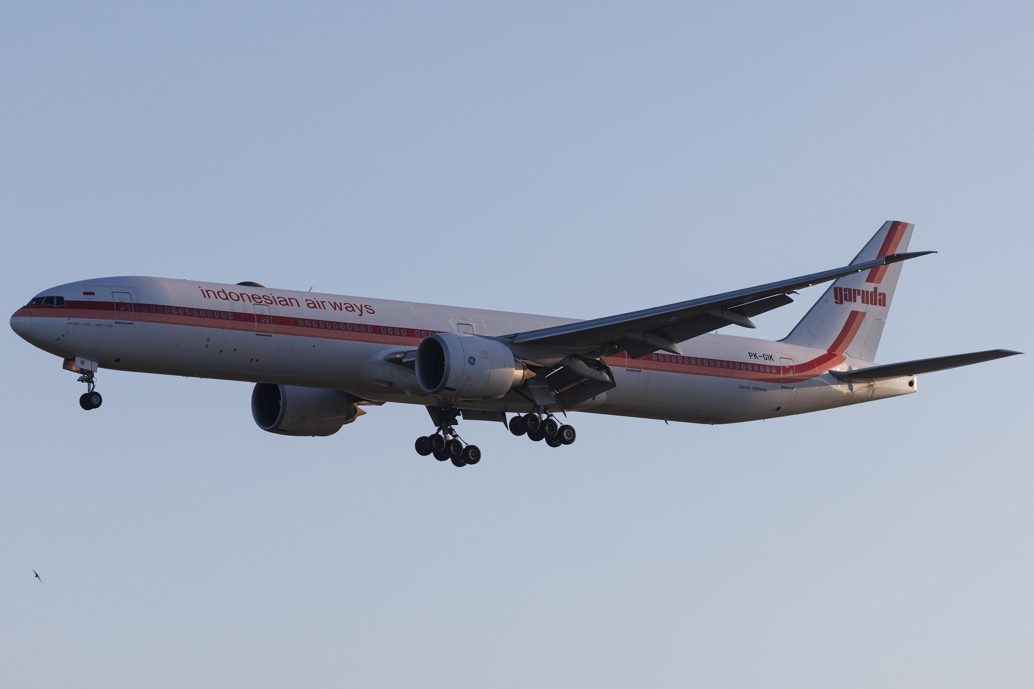 Amsterdam Schiphol: Garuda Indonesia (GA / GIA) | Livery: Retro Livery | Boeing 777-3U3(ER) B77W | PK-GIK | MSN 40073