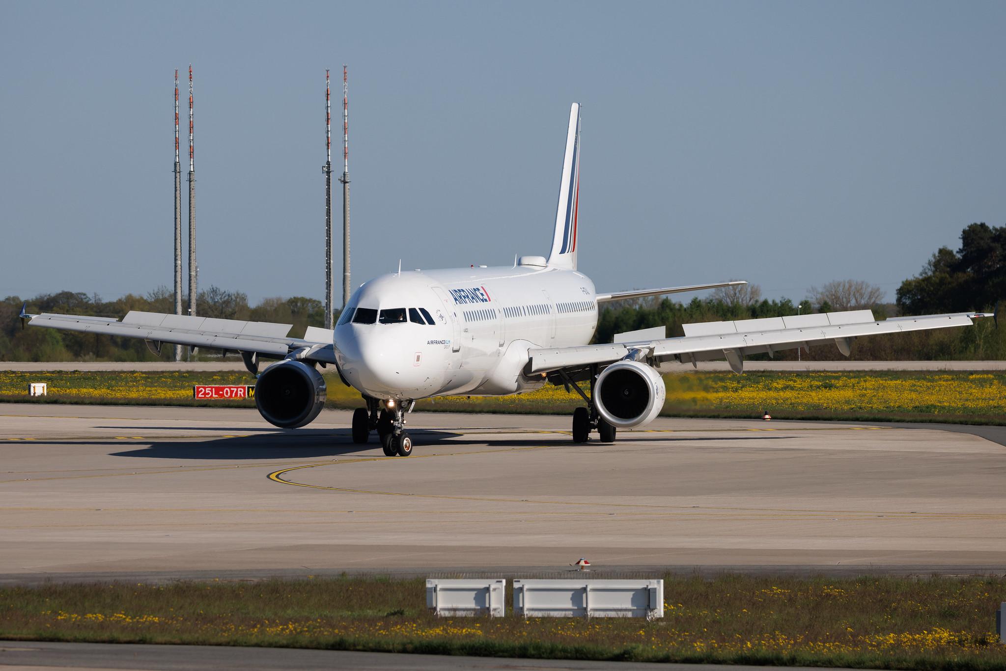 Flughafen Berlin Brandenburg: Air France (AF / AFR) | Airbus A321-212 A321 | F-GTAJ | MSN 1476