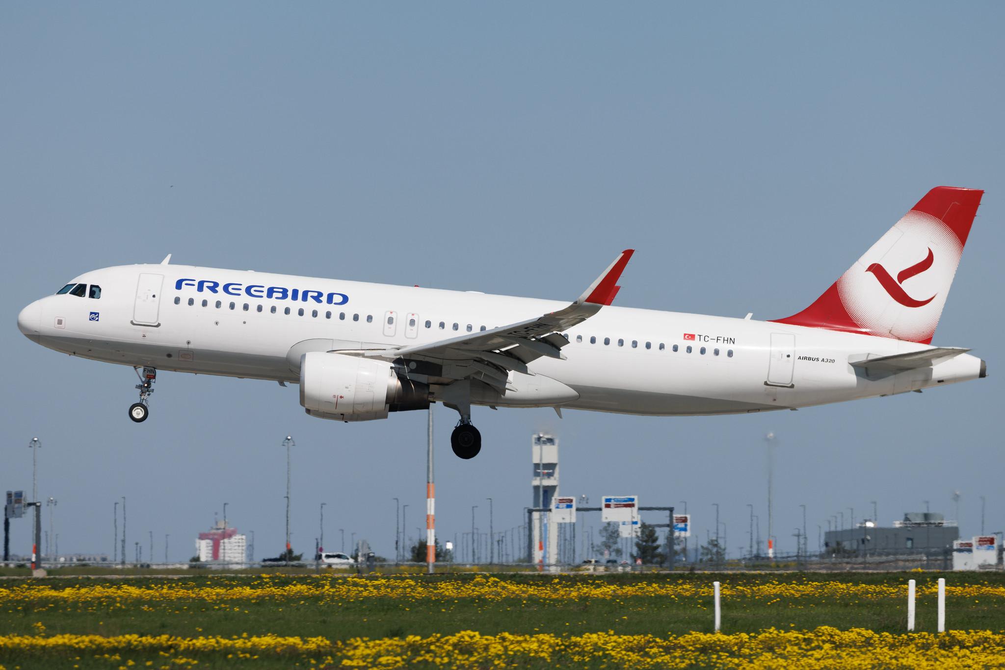 Flughafen Berlin Brandenburg: Freebird Airlines (FH / FHY) | Airbus A320-214 A320 | TC-FHN | MSN 5673