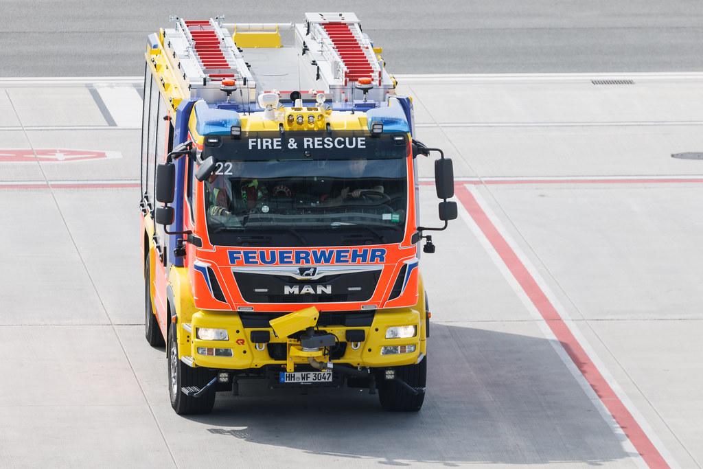 Hamburg Airport: Feuerwehr Fire & Rescue - HLF 2
