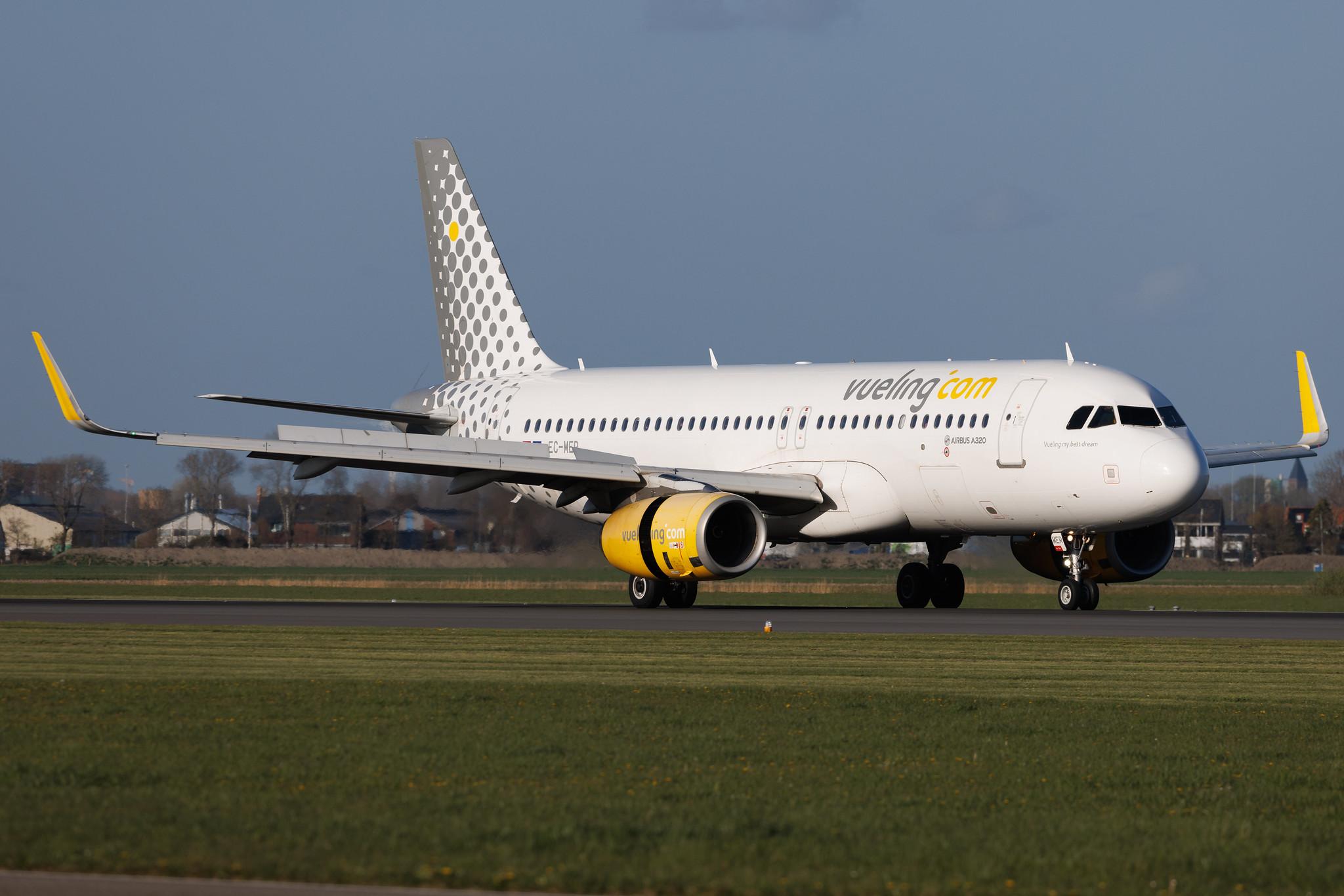 Amsterdam Schiphol: Vueling (VY / VLG) | Airbus A320-232 A320 | EC-MER | MSN 6510