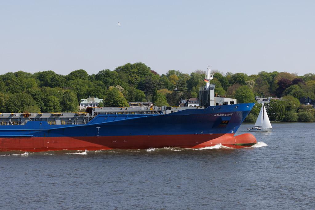Hamburg Finkenwerder: Schiff Ara Amsterdam