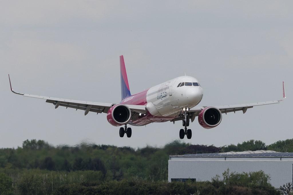 Hamburg Airport: Wizz Air (W6 / WZZ) | Operator: Wizz Air Malta | Airbus A321-271NX A21N | 9H-WBK | MSN 10440