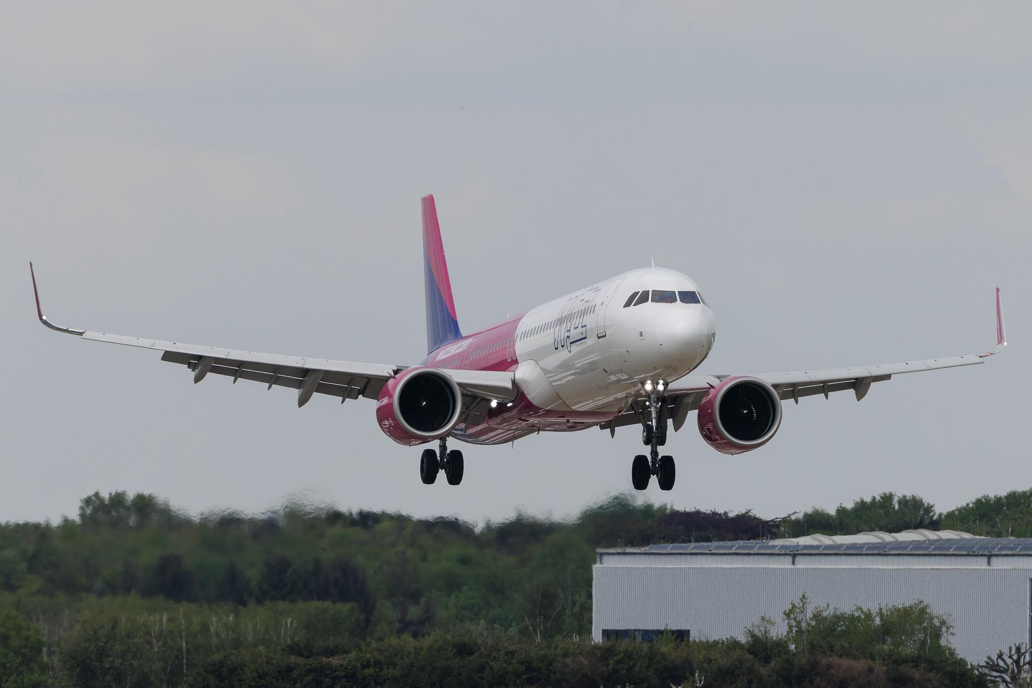 Hamburg Airport: Wizz Air (W6 / WZZ) | Operator: Wizz Air Malta | Airbus A321-271NX A21N | 9H-WBK | MSN 10440