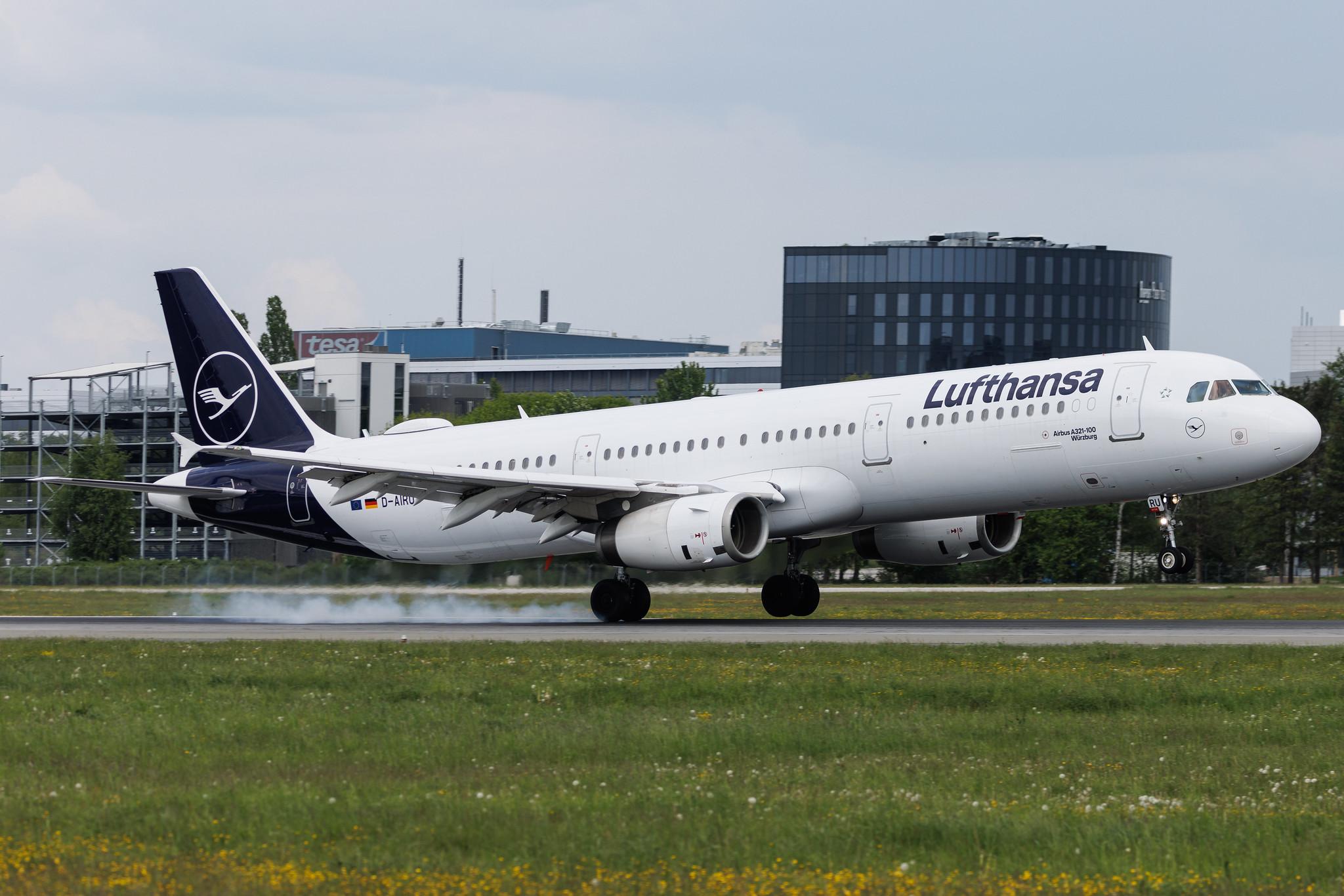 Hamburg Airport: Lufthansa (LH / DLH) | Airbus A321-131 A321 | D-AIRU | MSN 0692