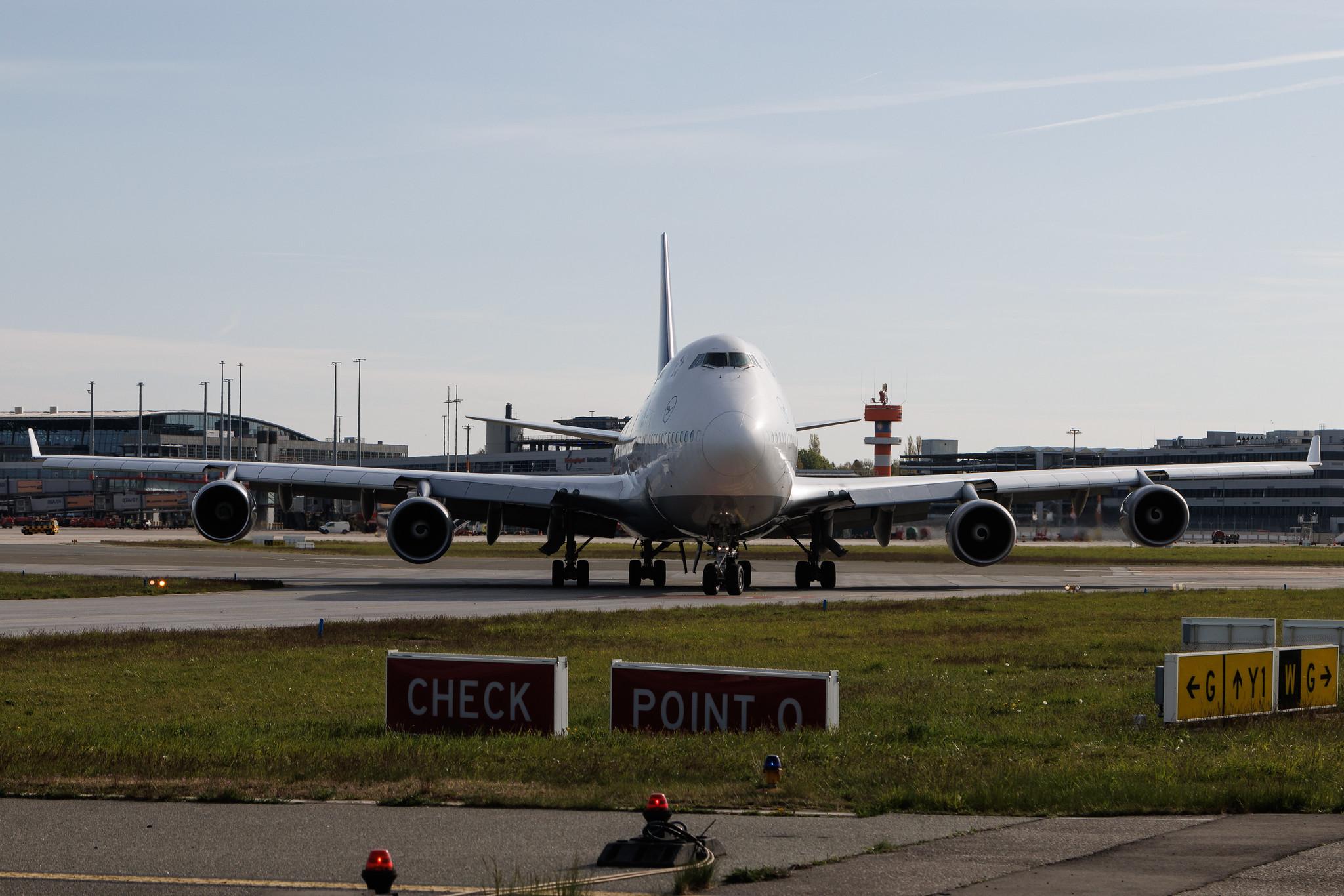 Hamburg Airport: Lufthansa (LH / DLH) | Boeing 747-430 B744 | D-ABVX | MSN 29868