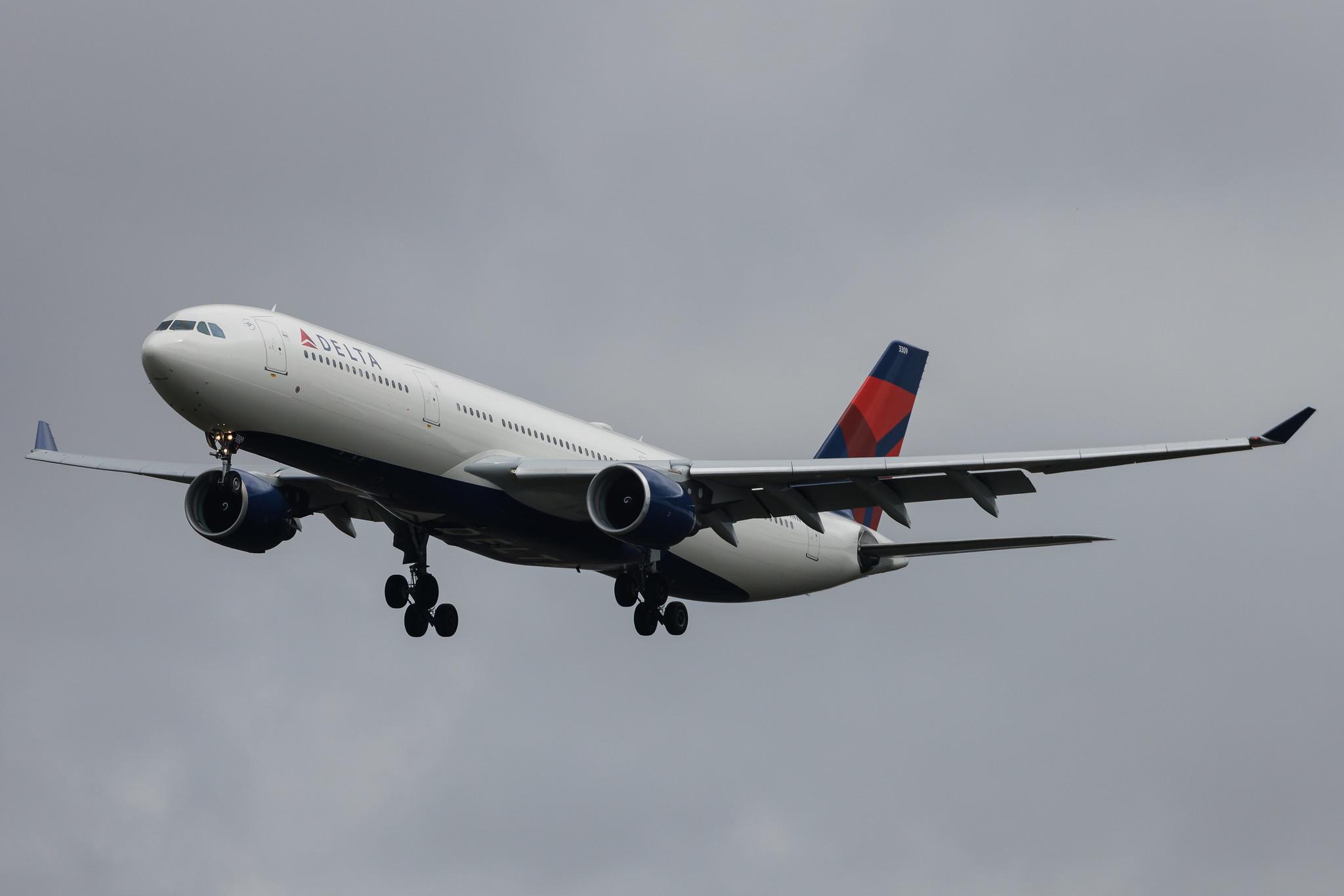 Amsterdam Schiphol: Delta Air Lines (DL / DAL) | Airbus A330-323 A333 | N809NW | MSN 0663