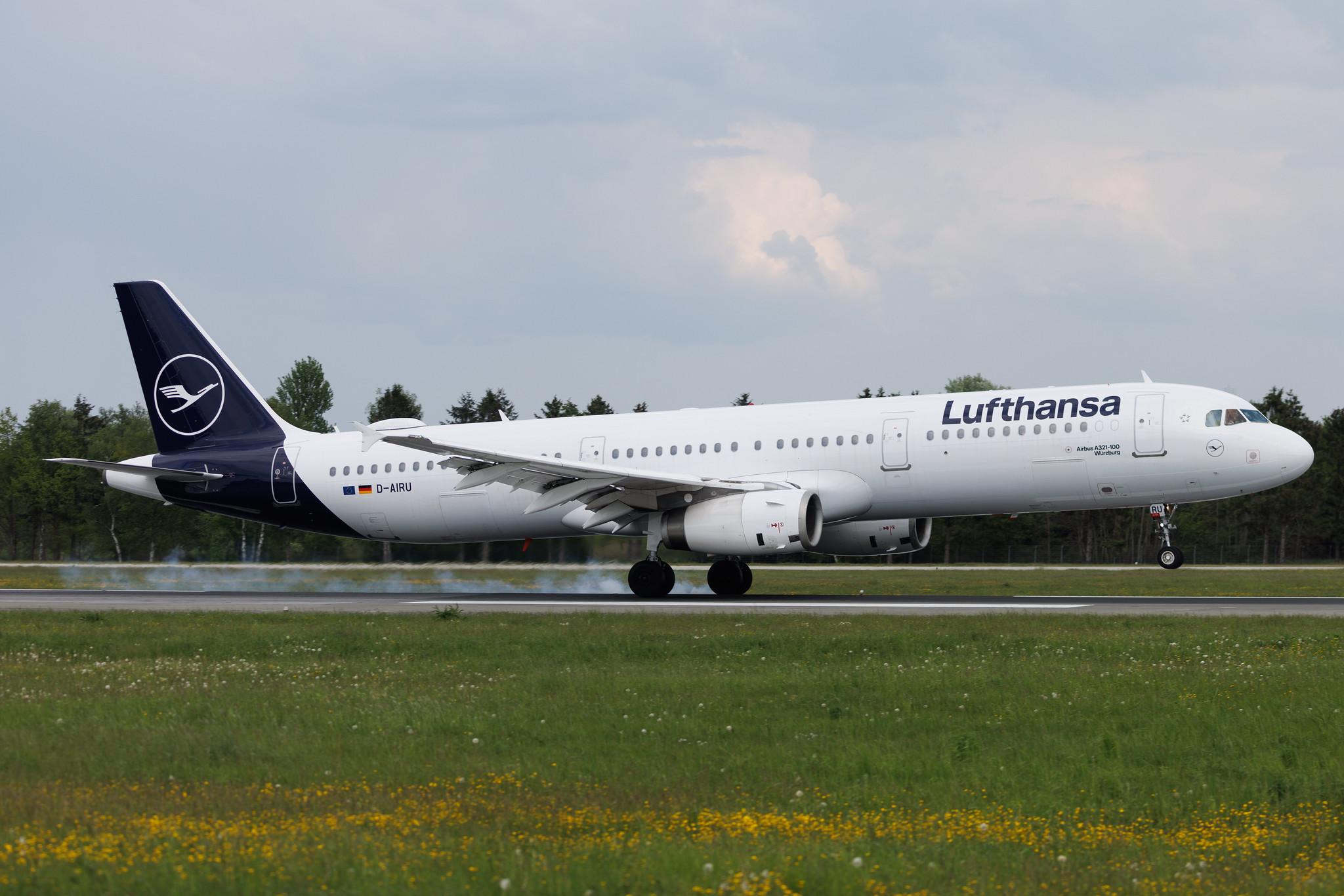 Hamburg Airport: Lufthansa (LH / DLH) | Airbus A321-131 A321 | D-AIRU | MSN 0692
