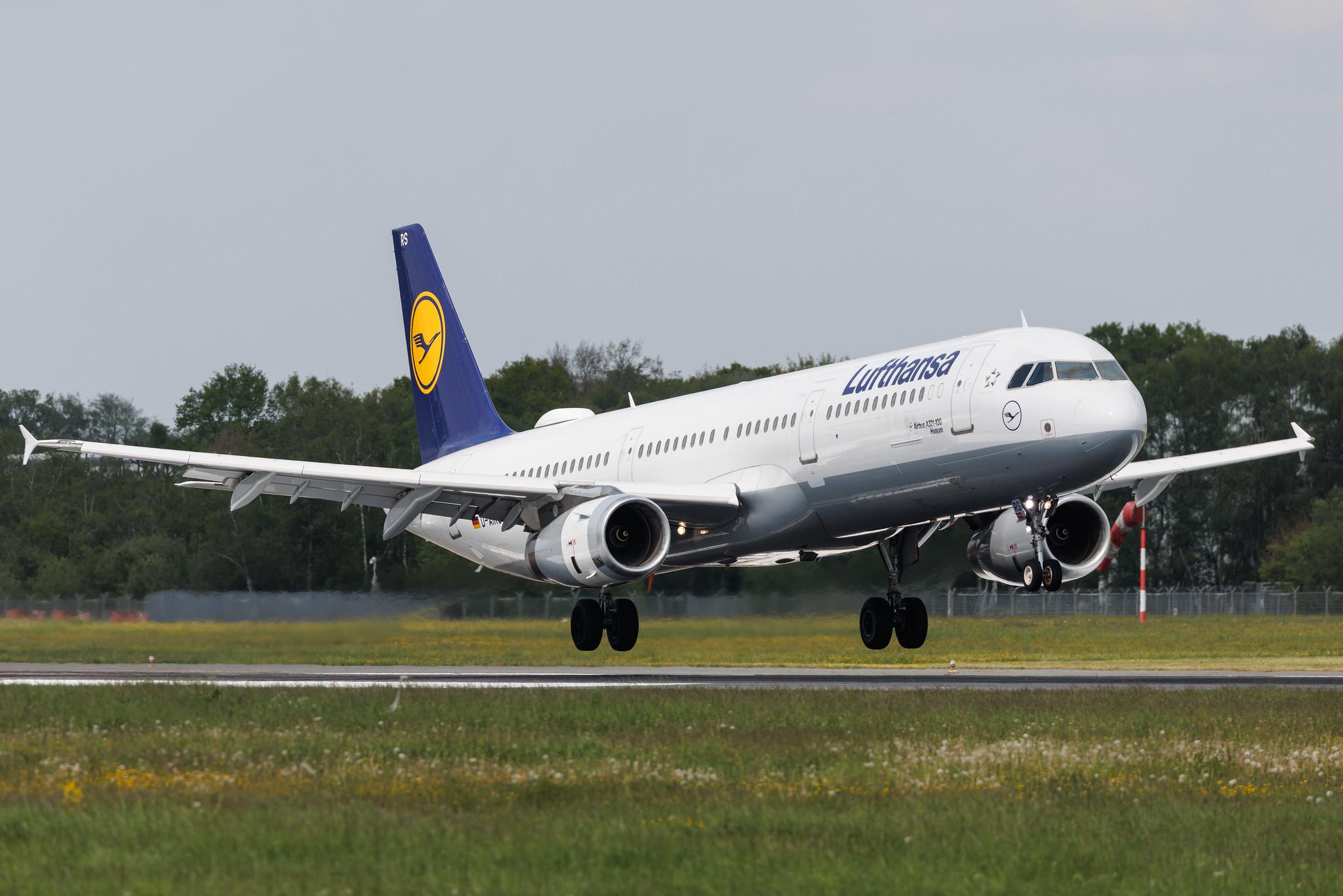 Hamburg Airport: Lufthansa (LH / DLH) | Airbus A321-131 A321 | D-AIRS | MSN 0595