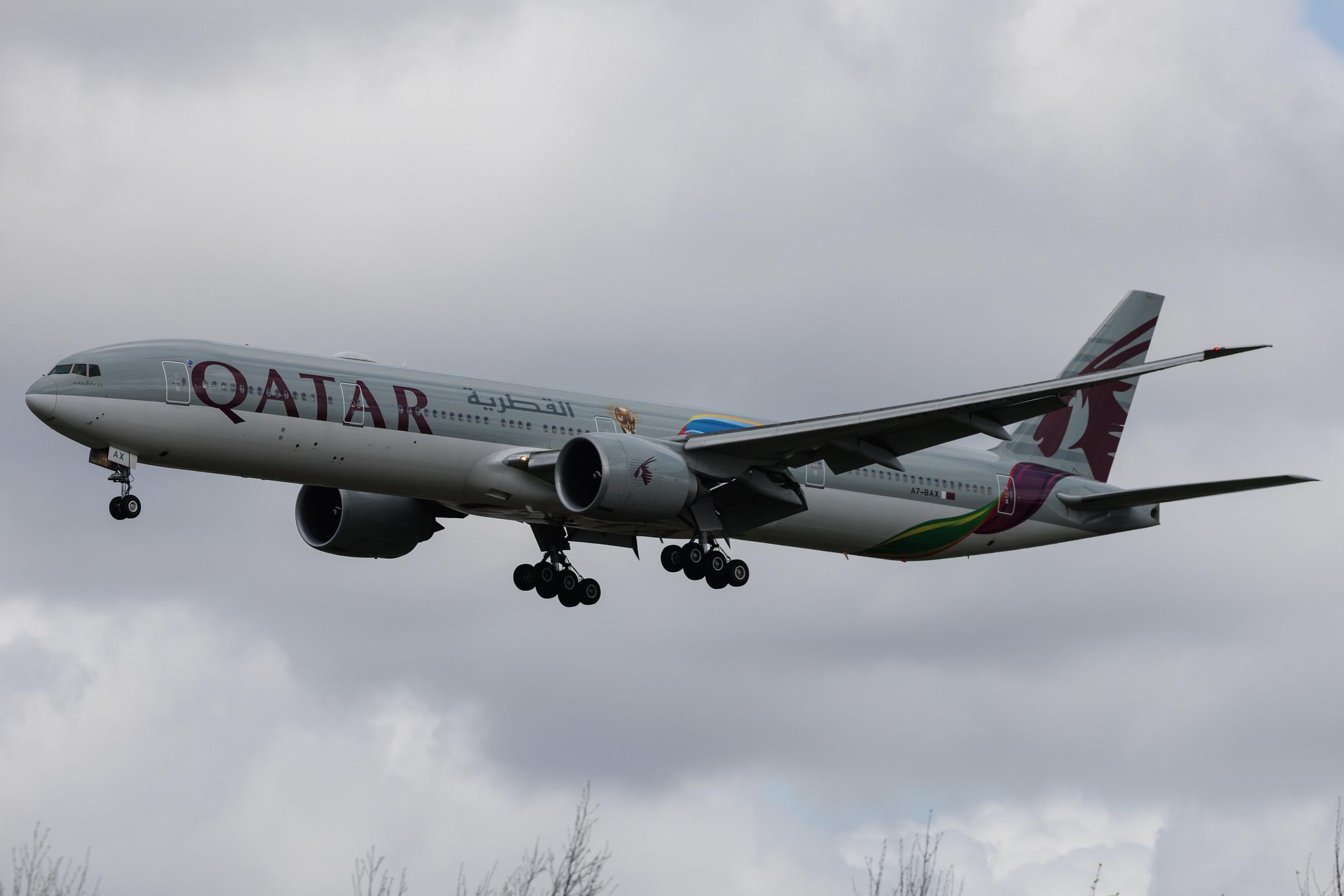 Amsterdam Schiphol: Qatar Airways (QR / QTR) | Livery: FIFA World Cup 2022 Livery | Boeing 777-3DZ(ER) B77W | A7-BAX | MSN 41780