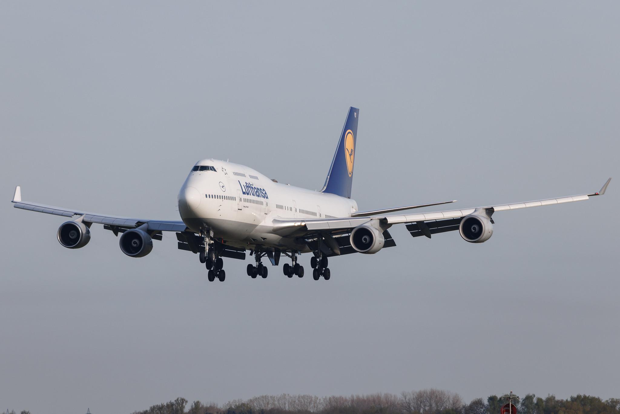 Hamburg Airport: Lufthansa (LH / DLH) | Boeing 747-430 B744 | D-ABVX | MSN 29868