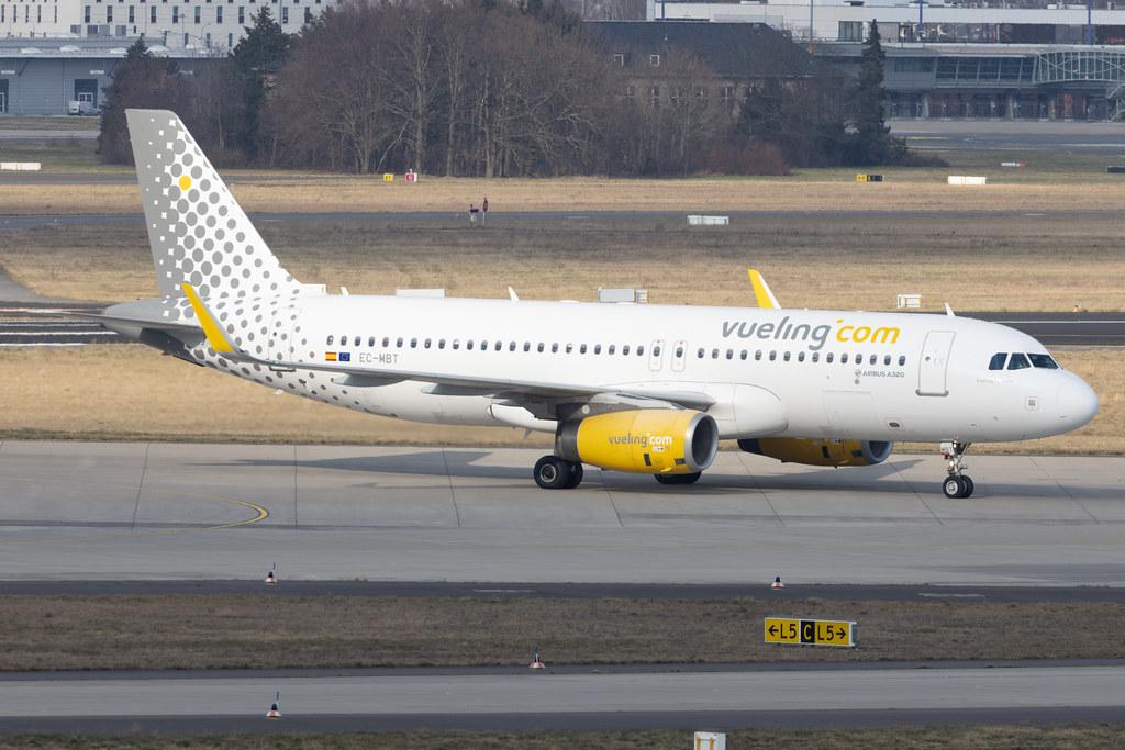 Flughafen Berlin Brandenburg: Vueling (VY / VLG) | Airbus A320-232 A320 | EC-MBT | MSN 6128