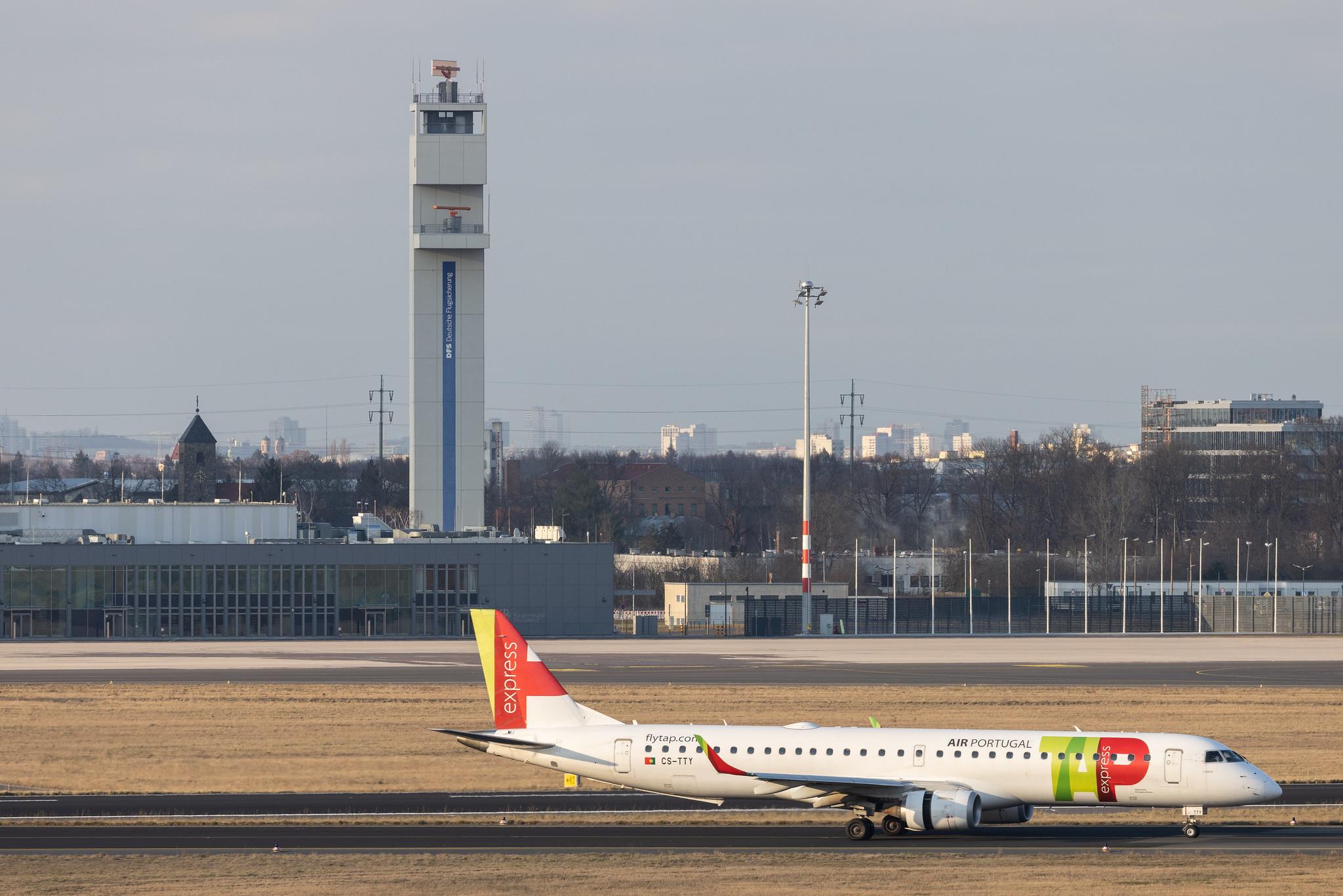 Flughafen Berlin Brandenburg: TAP Express (TP / TAP) | Operator: Portugalia Airlines | Embraer E195AR E195 | CS-TTY | MSN 19000609