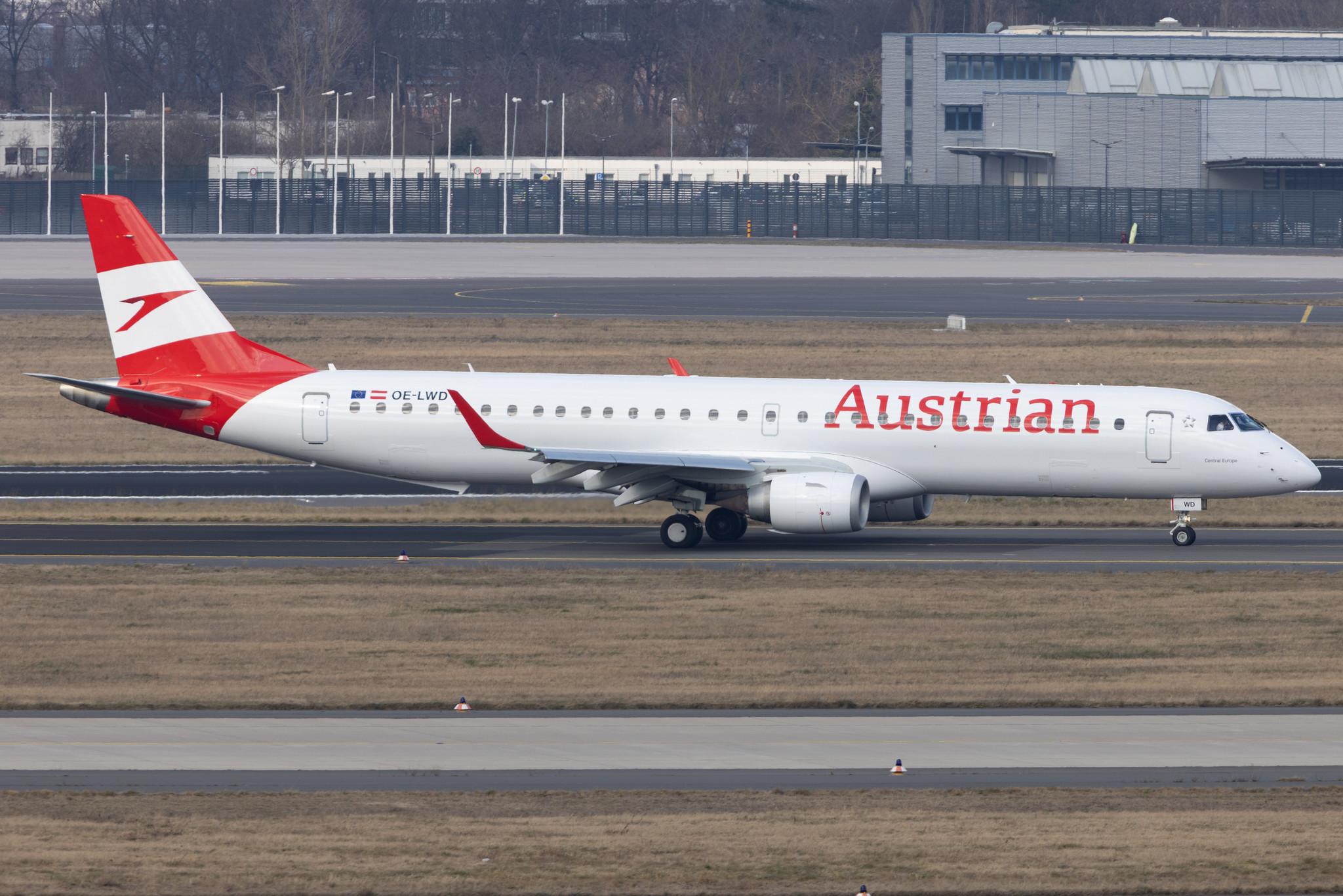 Flughafen Berlin Brandenburg: Austrian Airlines (OS / AUA) | Embraer E195LR E195 | OE-LWD | MSN 19000411