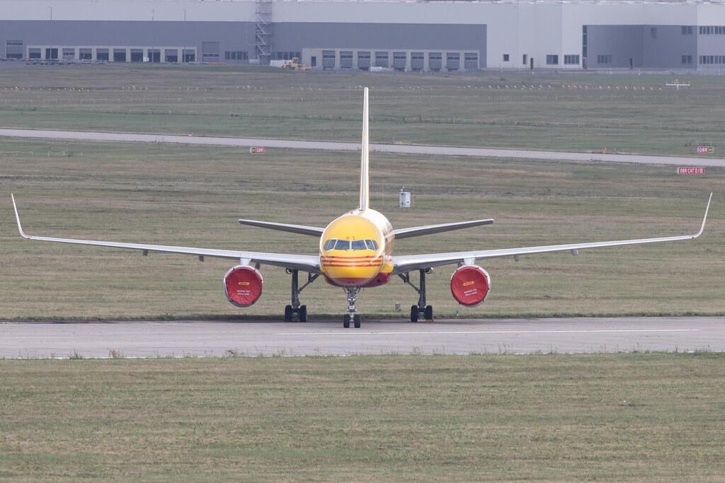 Leipzig Halle Airport: DHL (D0 / DHK) | Livery: Hello - Servus Austria Livery | Operator: DHL Air Austria | Boeing 757-223(PCF) B752 | OE-LNZ | MSN 32398