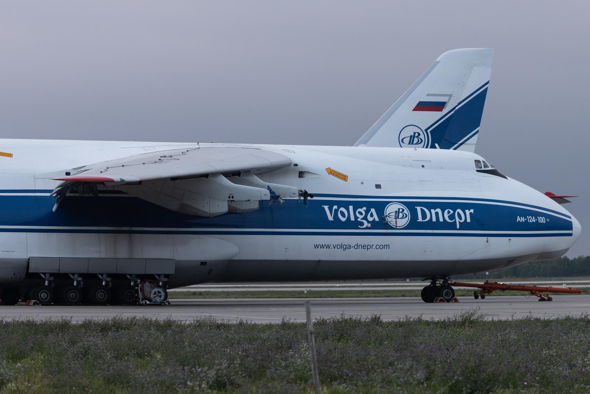 Leipzig Halle Airport: Volga-Dnepr Airlines (VI / VDA) | A124 | RA-82043 | MSN 9773054155101