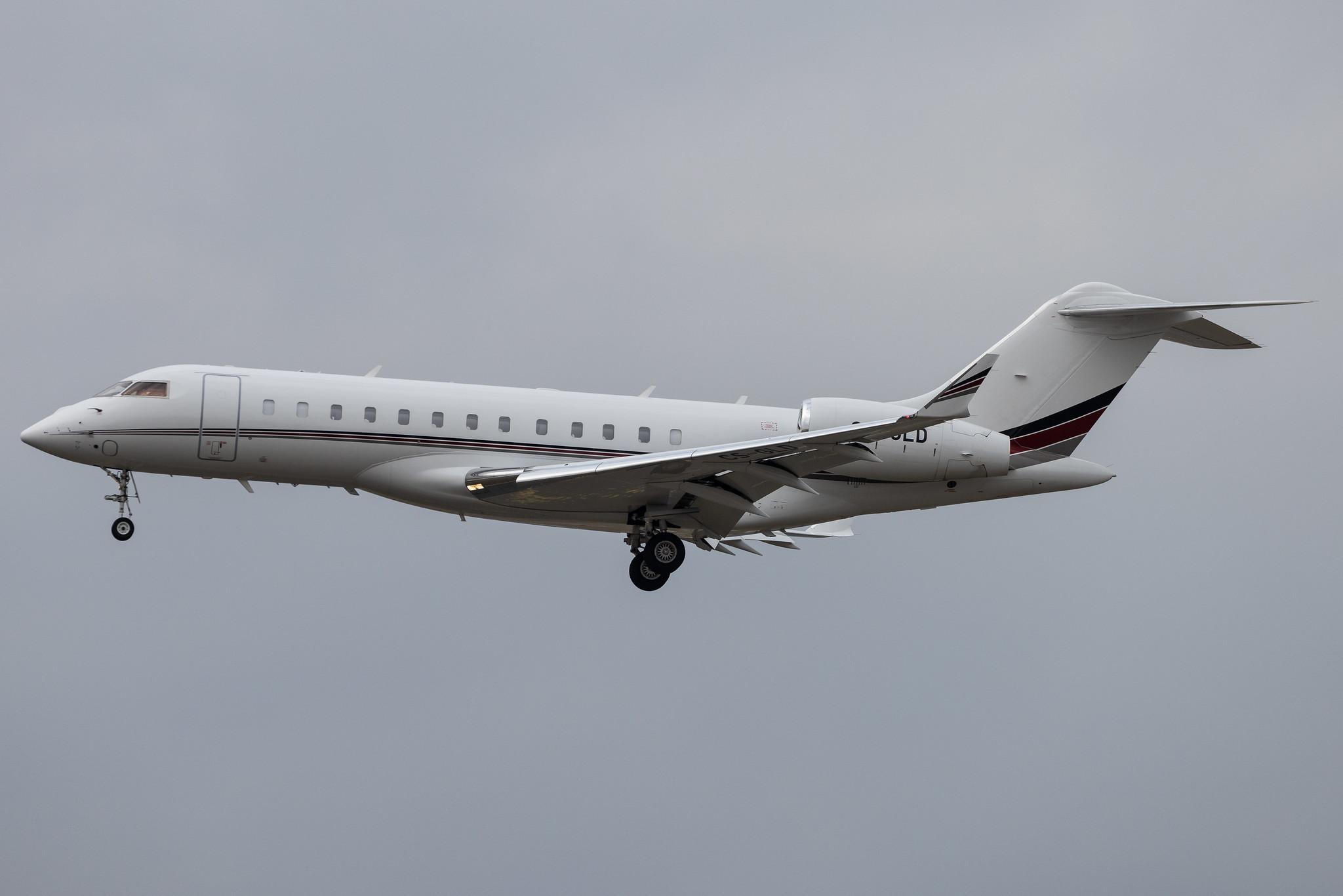 Frankfurt Airport: NetJets Europe (/ NJE) | Bombardier Global 6000 GLEX | CS-GLD | MSN 9538