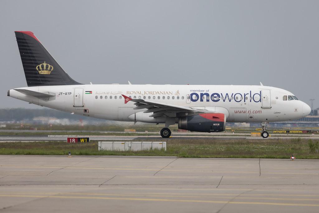 Frankfurt Airport: Royal Jordanian (RJ / RJA) | Livery: Oneworld livery | Airbus A319-132 A319 | JY-AYP | MSN 3832