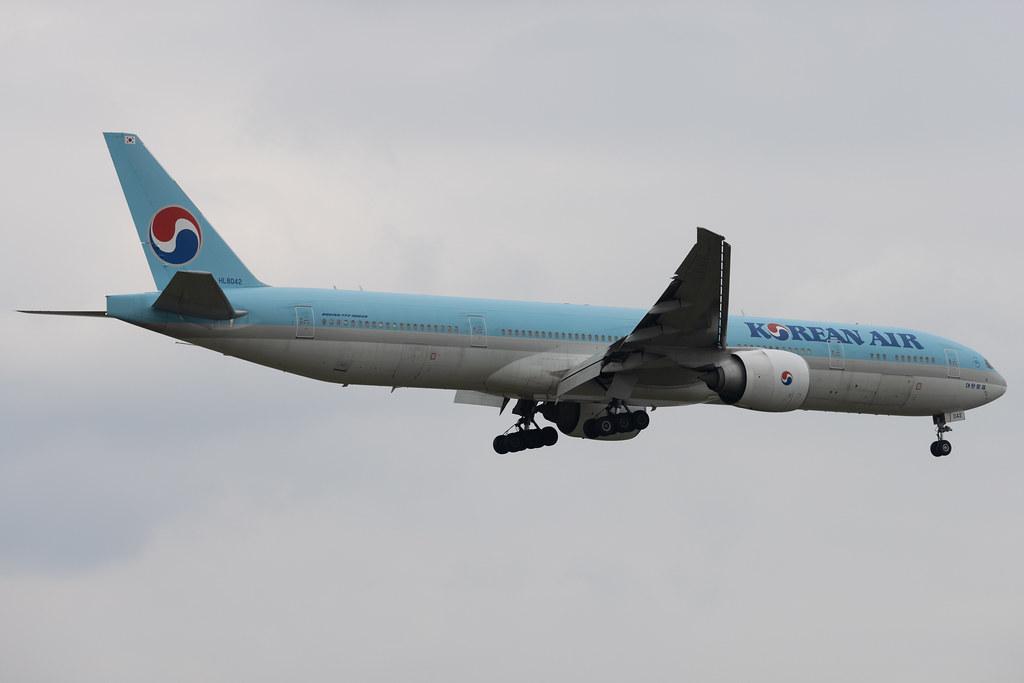 Frankfurt Airport: Korean Air (KE / KAL) | Boeing 777-3B5(ER) B77W | HL8042 | MSN 60376