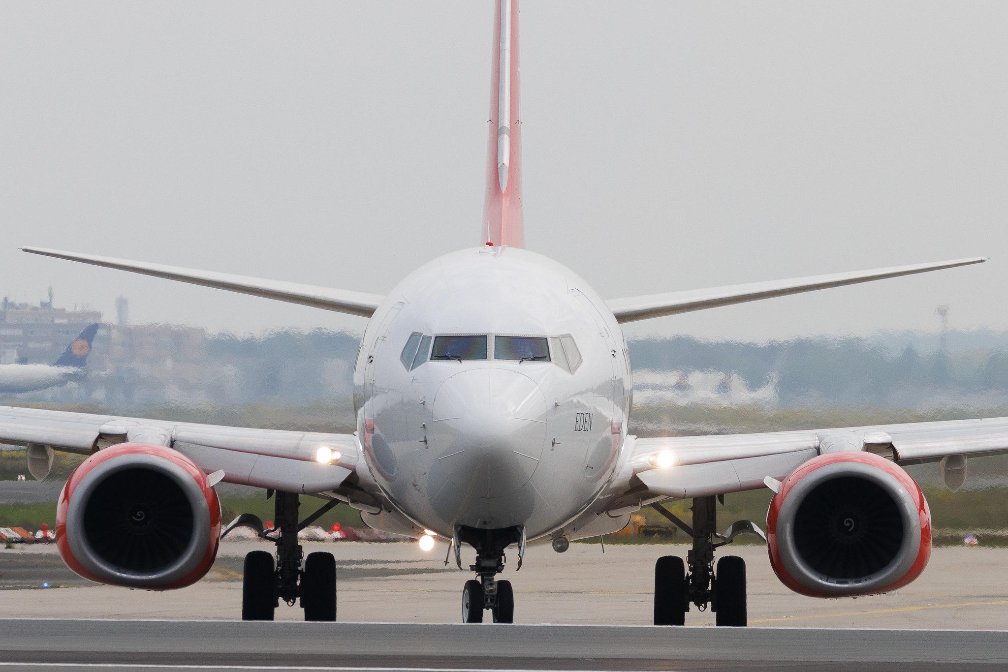 Frankfurt Airport: AlbaStar (AP / LAV) | Boeing 737-8K5 B738 | EC-MTV | MSN 27992