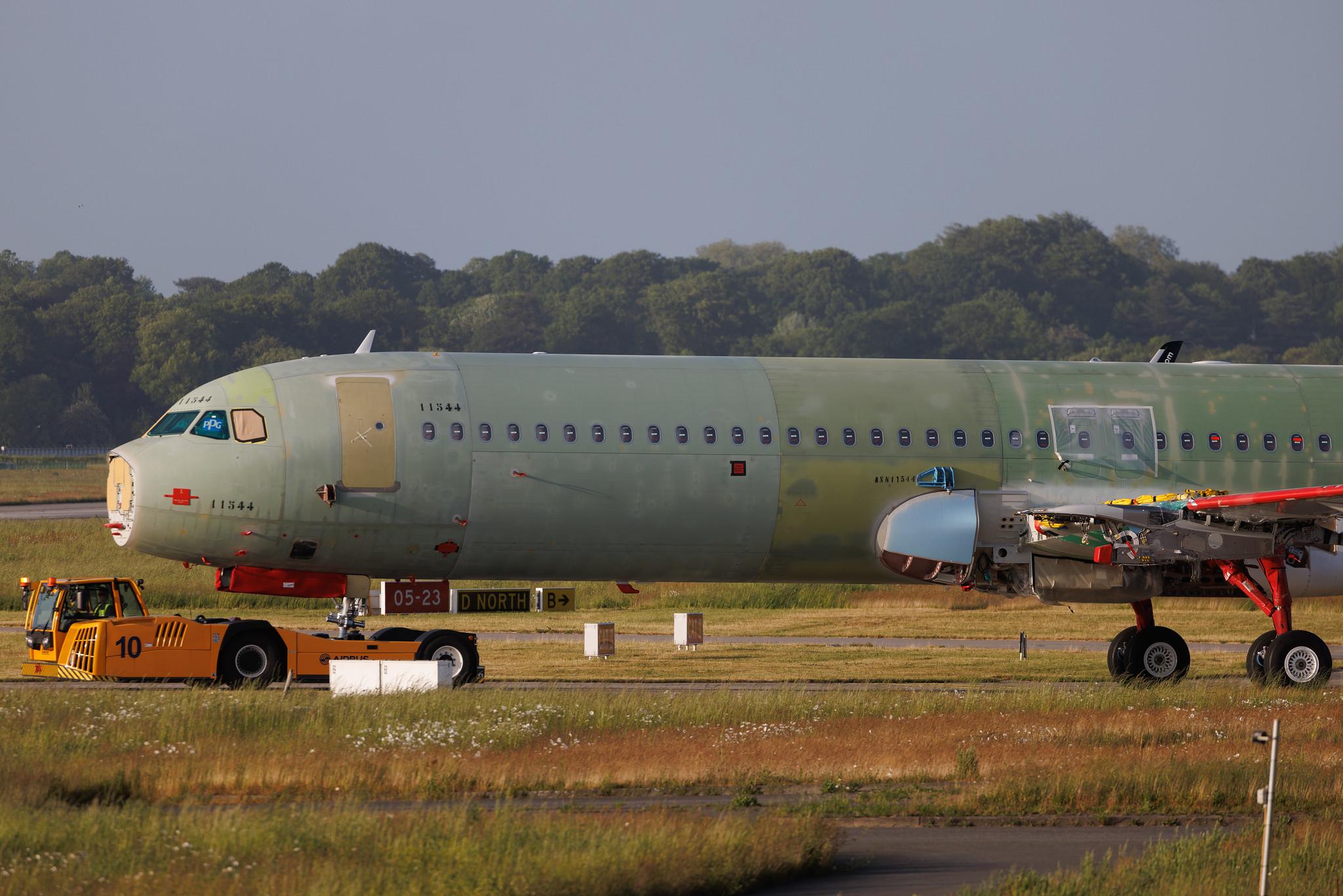 Hamburg Finkenwerder: Volaris (Y4 / VOI) | Airbus A321-271NX A21N | D- | MSN 11544
