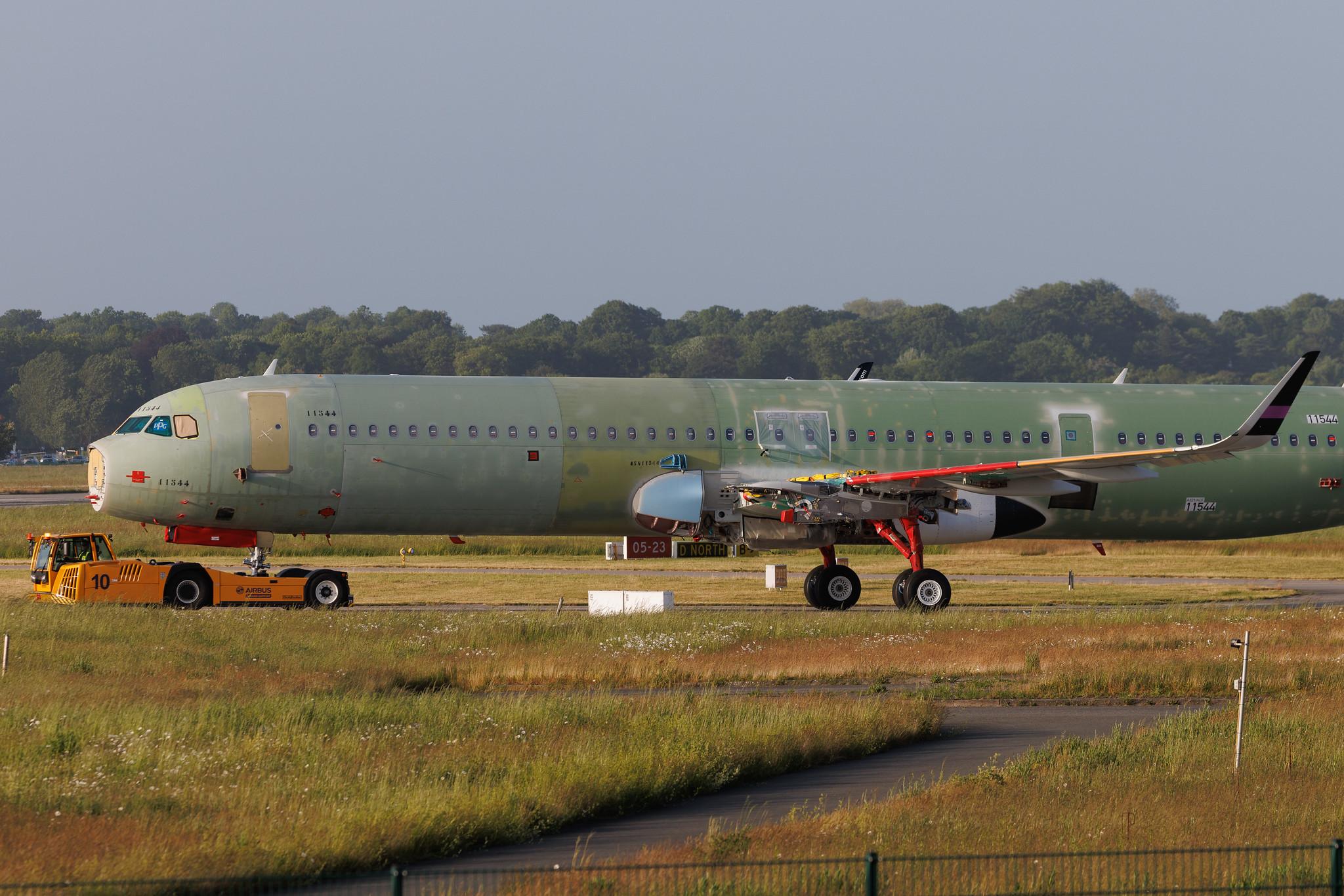 Hamburg Finkenwerder: Volaris (Y4 / VOI) | Airbus A321-271NX A21N | D- | MSN 11544