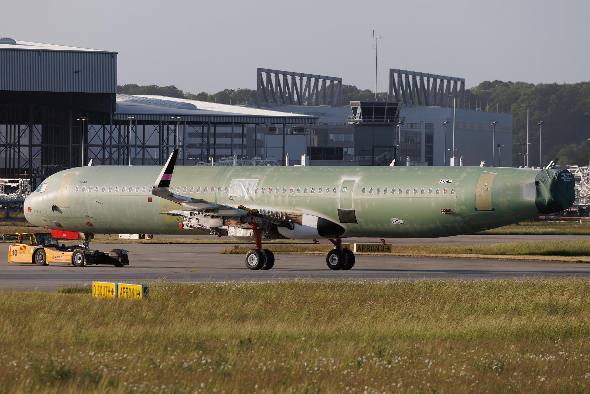 Hamburg Finkenwerder: Volaris (Y4 / VOI) | Airbus A321-271NX A21N | D- | MSN 11544