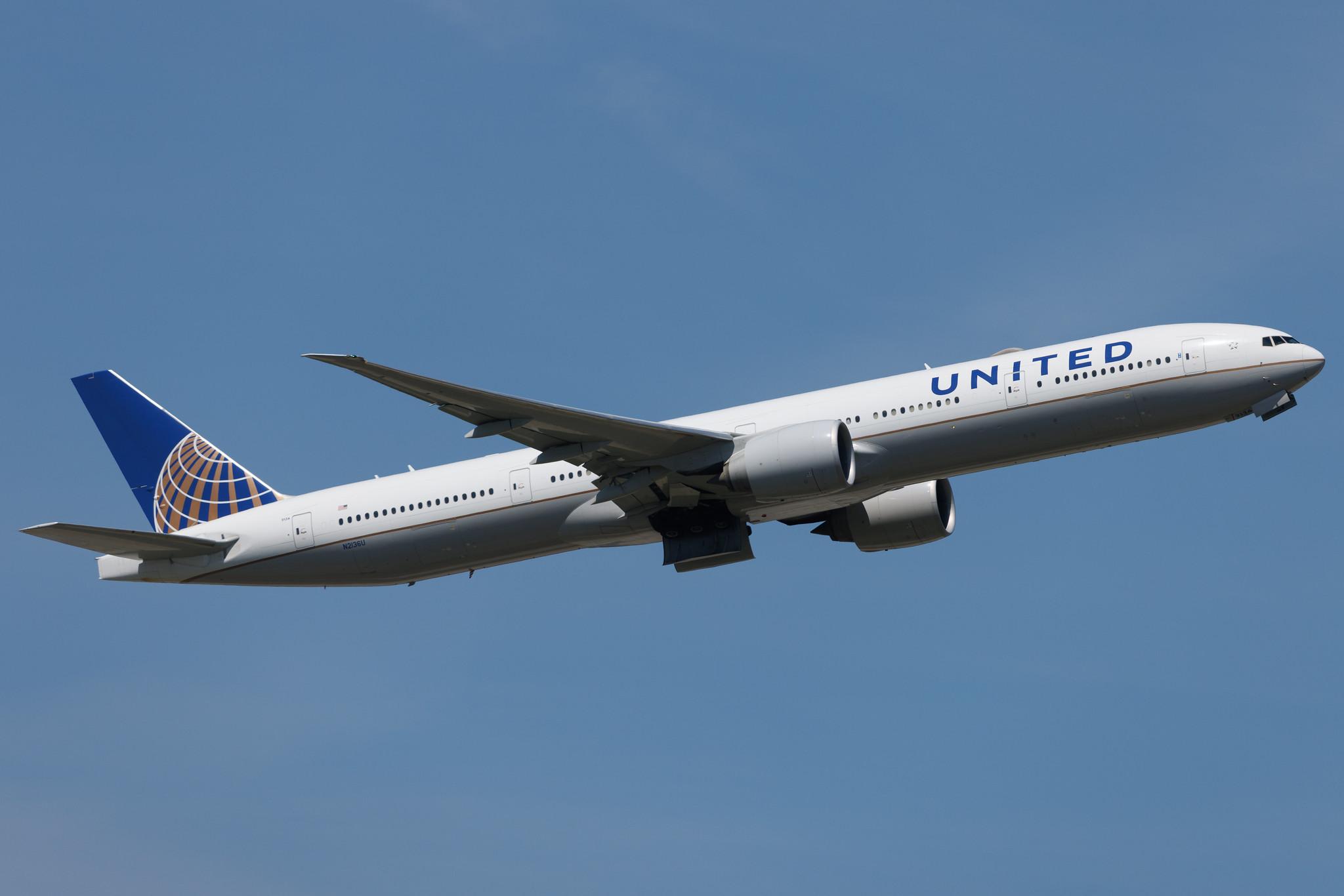 Frankfurt Airport: United Airlines (UA / UAL) | Boeing 777-322(ER) B77W | N2136U | MSN 62648
