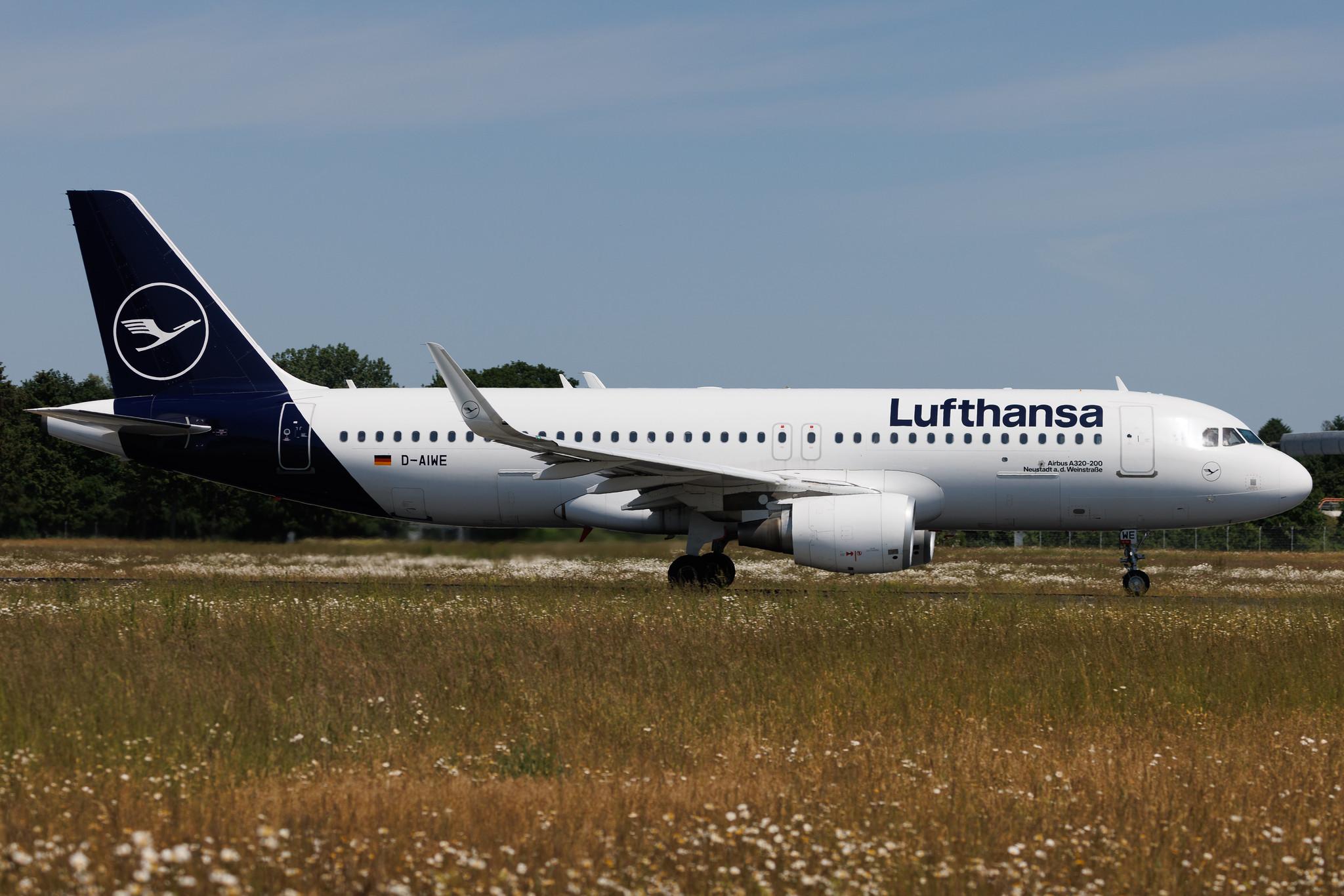 Hamburg Airport: Lufthansa (LH / DLH) | Airbus A320-214 A320 | D-AIWE | MSN 8680