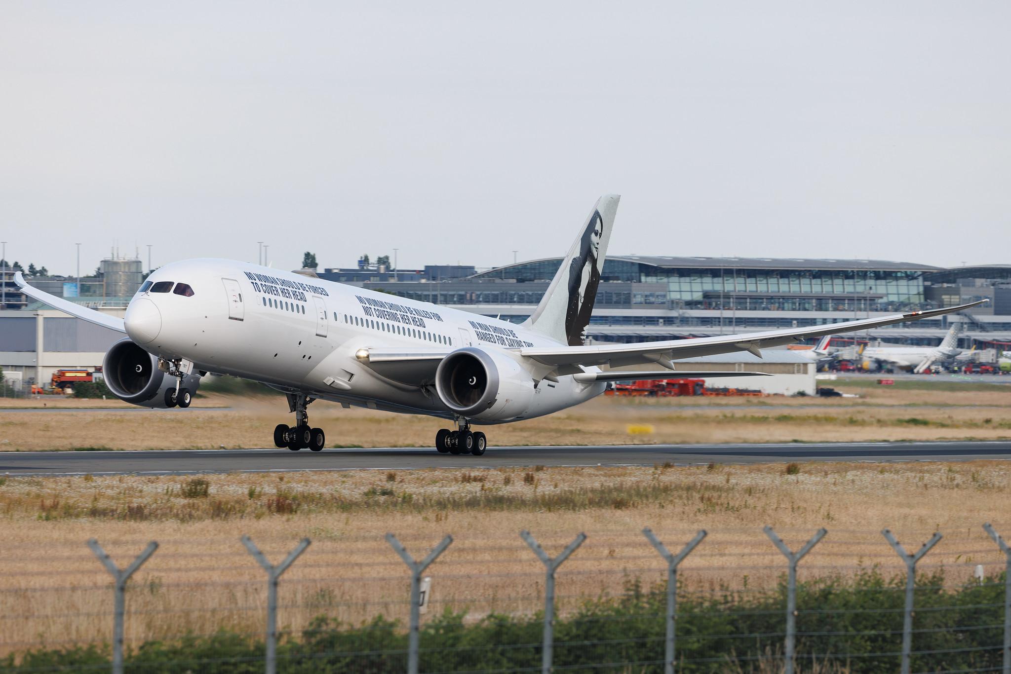 Hamburg Airport: Comlux Aruba (CS / CXB) | Boeing 787-8 Dreamliner B788 | P4-787 | MSN 35306