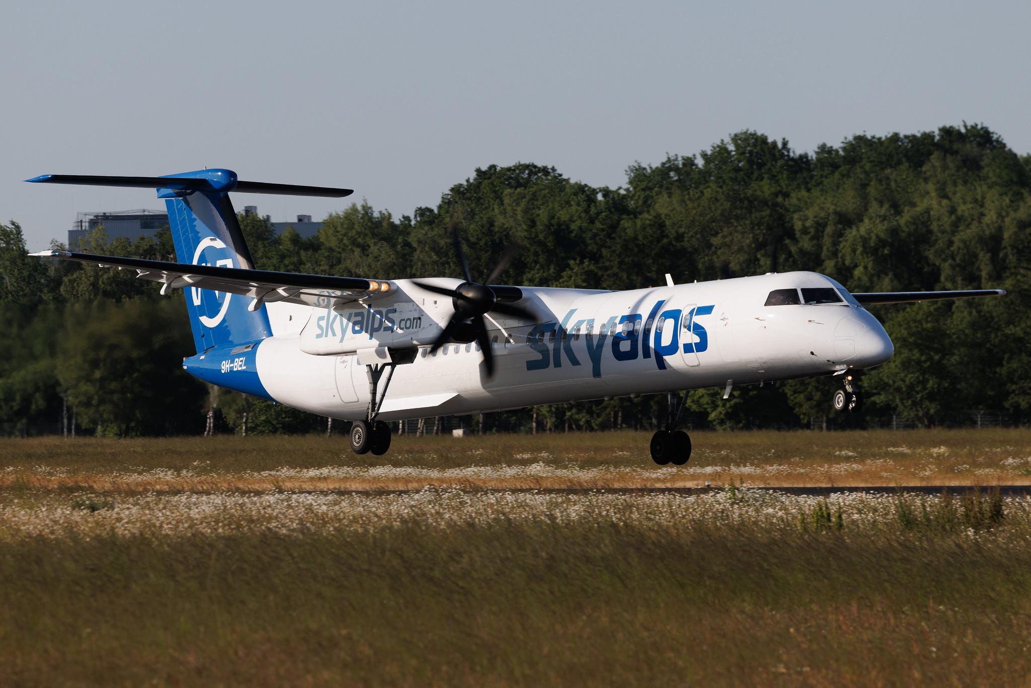 Hamburg Airport: SkyAlps | De Havilland Canada Dash 8-400 DH8D | 9H-BEL | MSN 4230