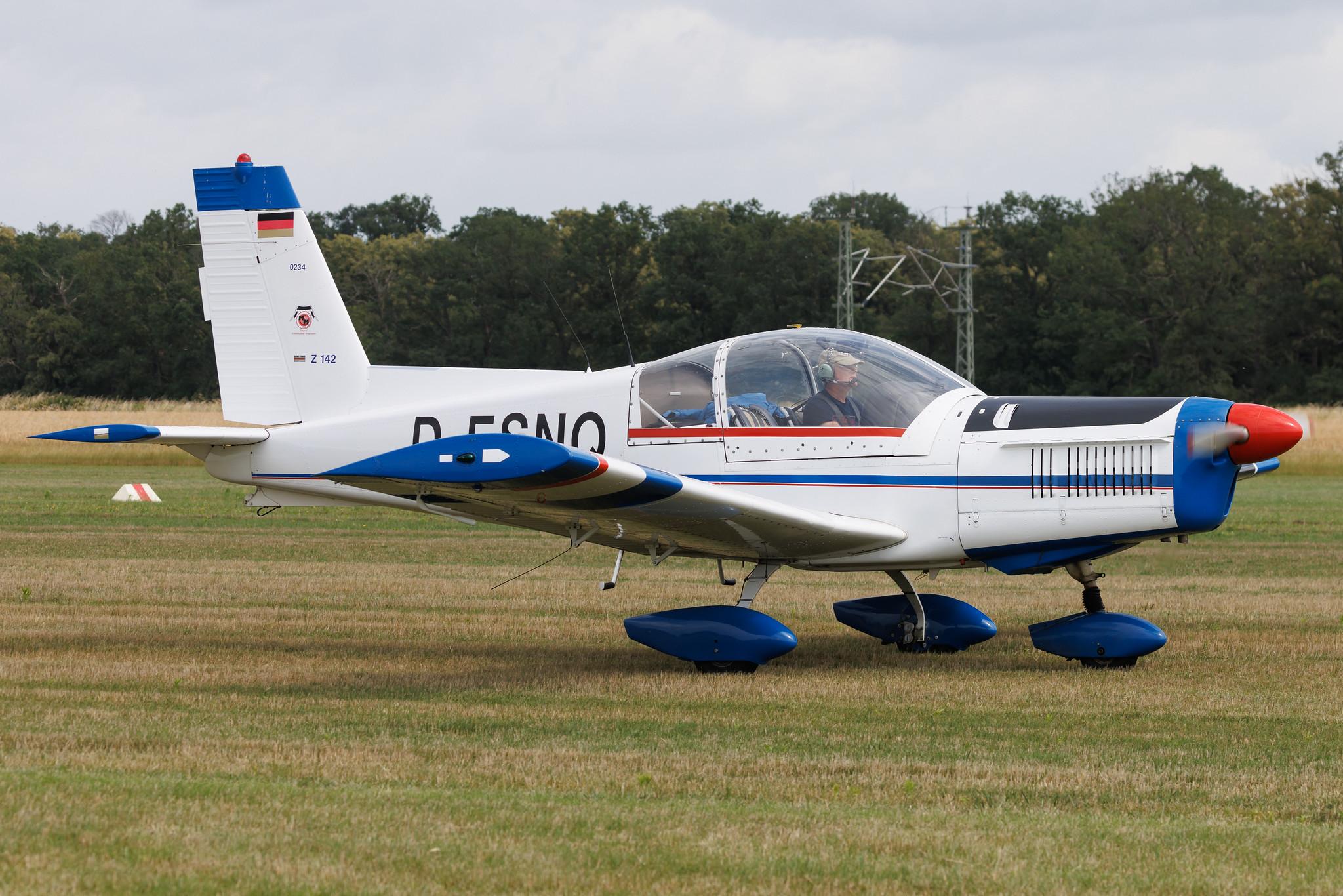 Flugplatz Bienenfarm: Private owner | Zlin 142 Z42 | D-ESNQ | MSN 0234