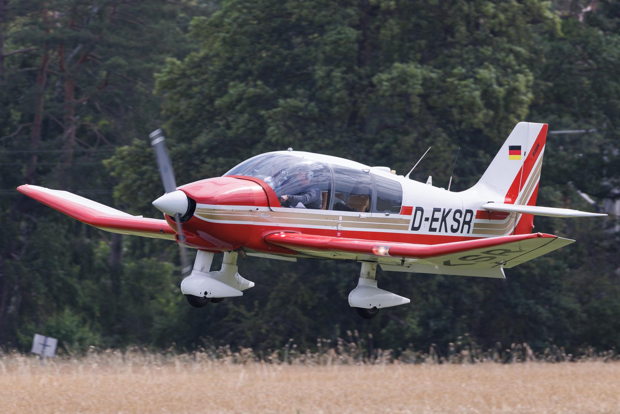 Flugplatz Bienenfarm: Private owner | Robin DR400/180S Regent DR40 | D-EKSR | MSN 2035