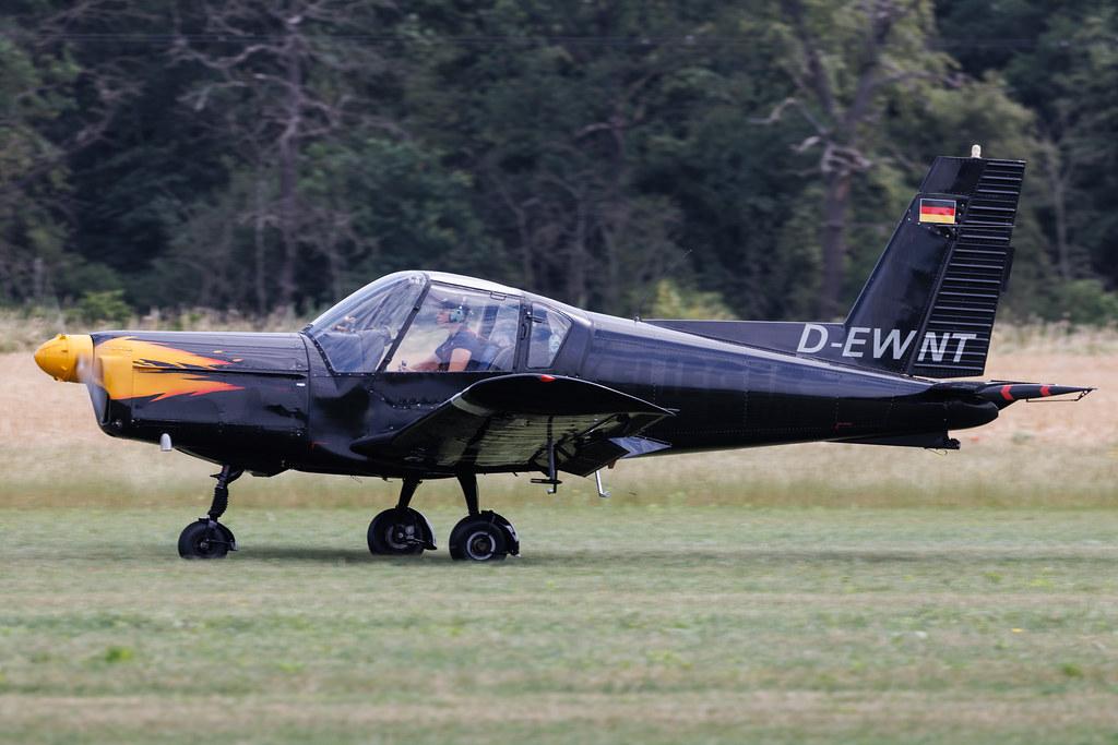 Flugplatz Bienenfarm: Private owner | Zlin 42M Z42 | D-EWNT | MSN 0062