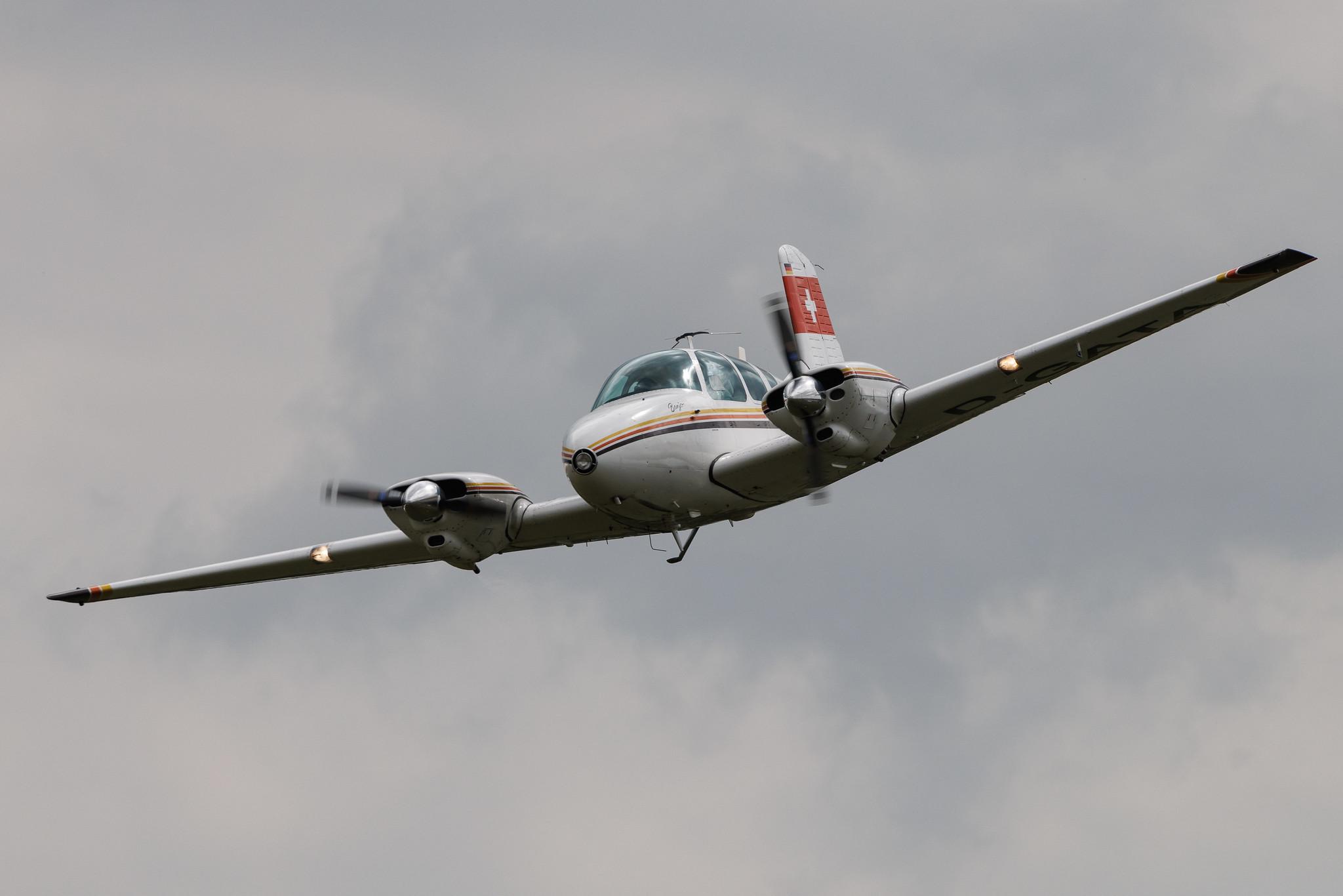 Flugplatz Bienenfarm: Private owner | Vulcanair P68 P68 | D-GATA | MSN 82