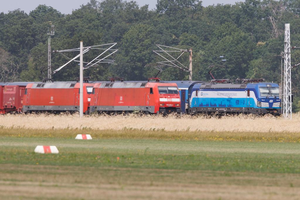 Flugplatz Bienenfarm: Züge