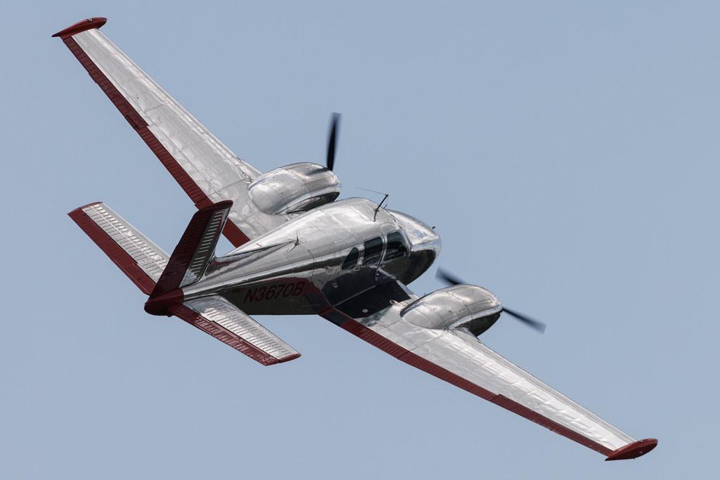 Flugplatz Bienenfarm: Private Owner | Beechcraft B50 Twin Bonanza | N3670B | MSN CH-63