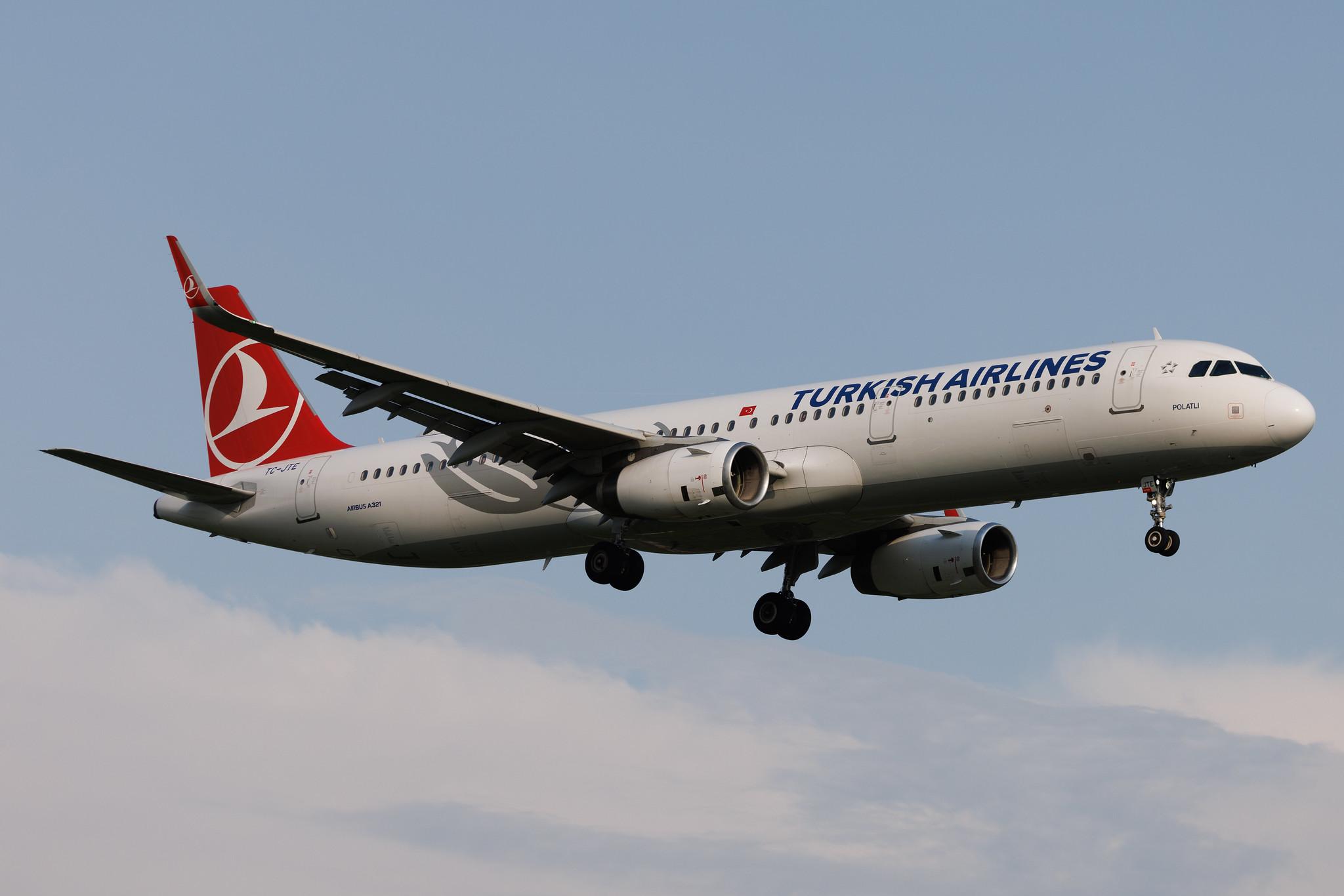Hamburg Airport: Turkish Airlines (TK / THY) | Airbus A321-231 A321 | TC-JTE | MSN 6869