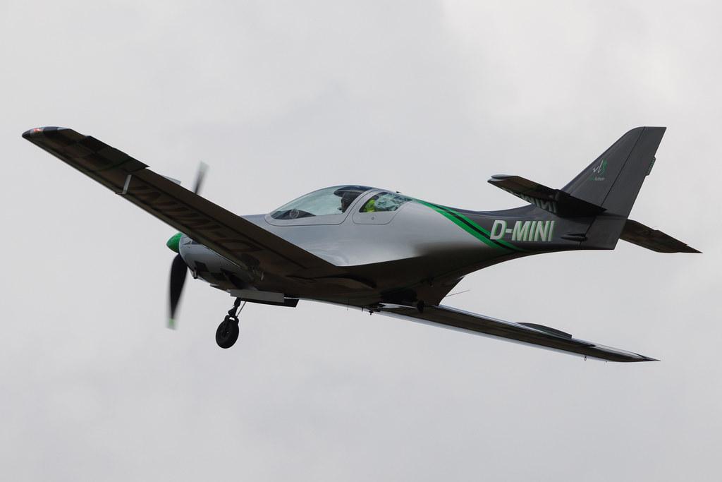 Flugplatz Bienenfarm: Private Owner | Beechcraft B50 Twin Bonanza | N3670B | MSN CH-63