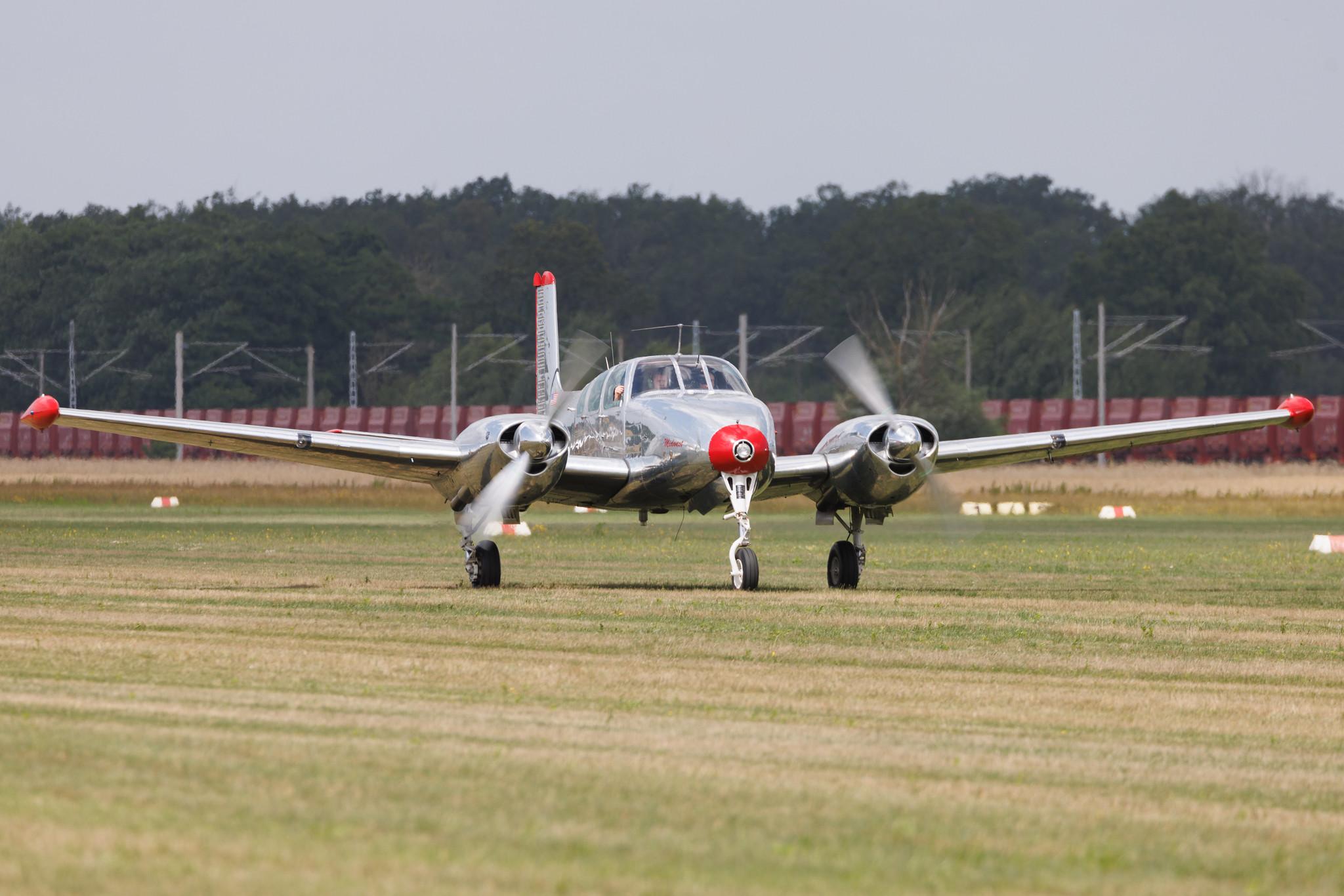 Flugplatz Bienenfarm: Private Owner | Beechcraft B50 Twin Bonanza | N3670B | MSN CH-63